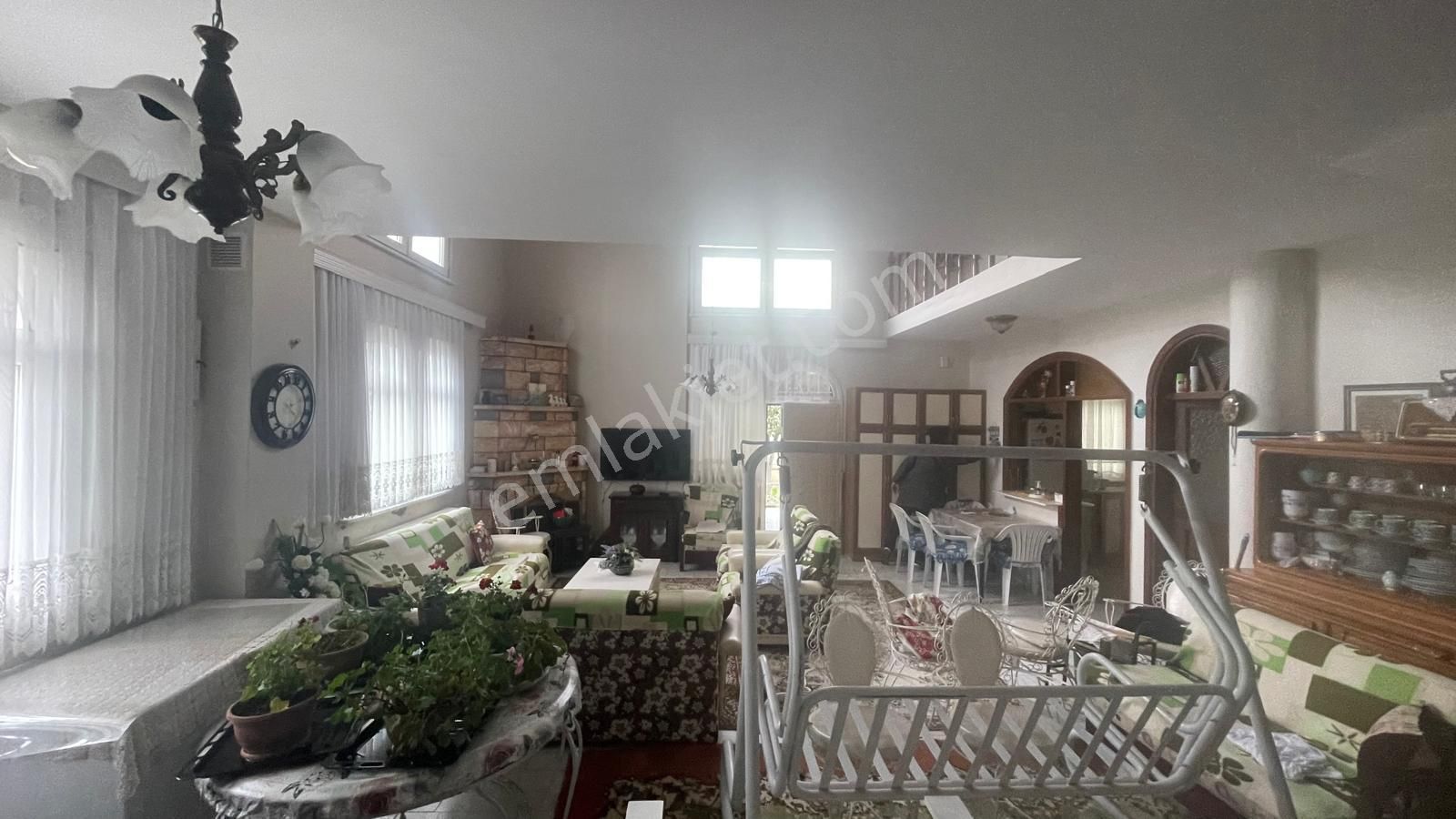 Yeniçiftlik'de Denize 250 Metre Merkezi Konu Müstakil 4+1 Villa - Görsel 34