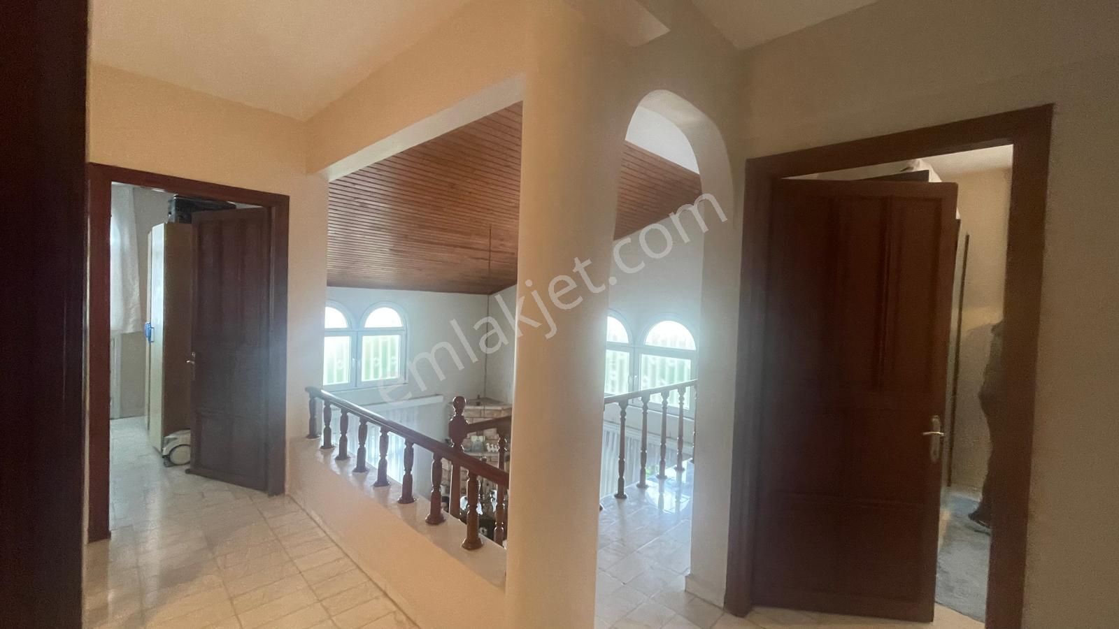 Yeniçiftlik'de Denize 250 Metre Merkezi Konu Müstakil 4+1 Villa - Görsel 12