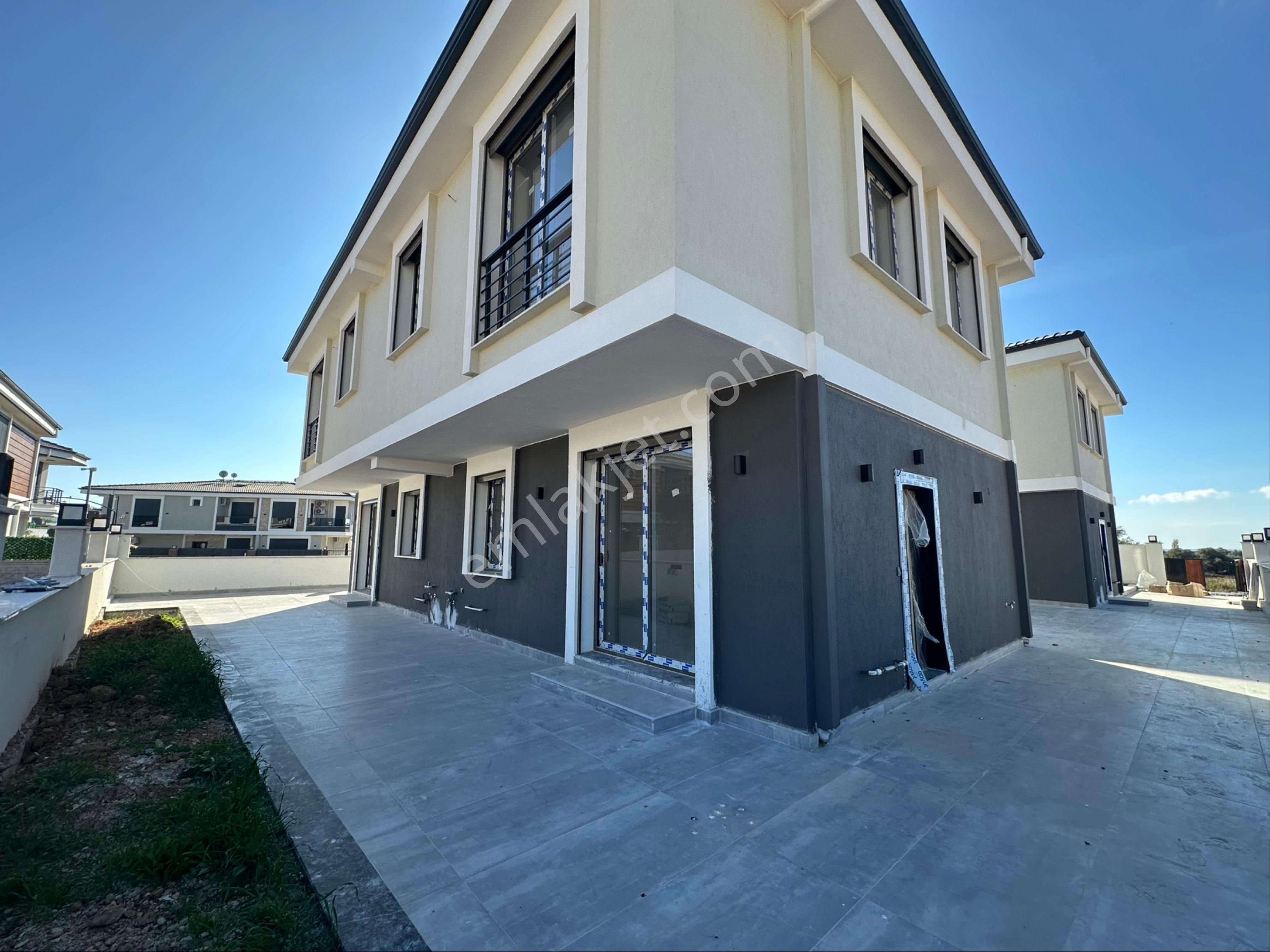 Didimde 3+1 Havuzlu Sıfır Villa