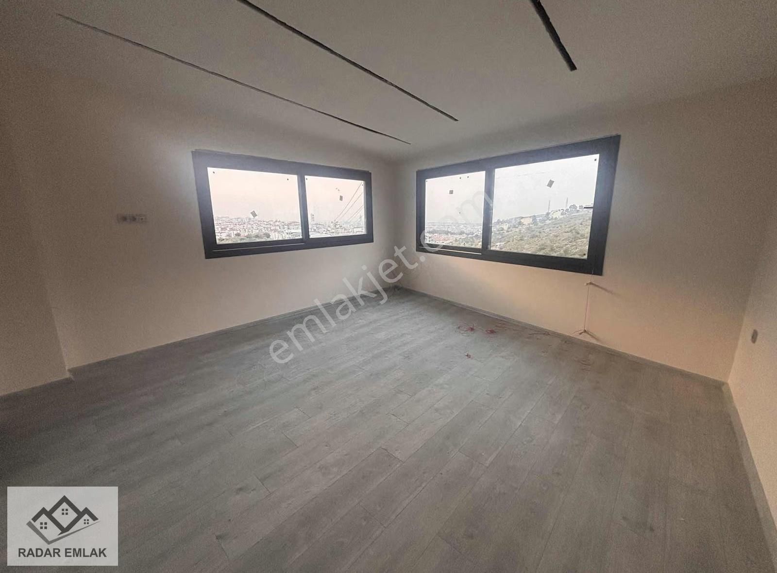 Balçova Çetinemeç'te Sıfır Deniz Ve Doğa Manzaralı Villa - Görsel 3