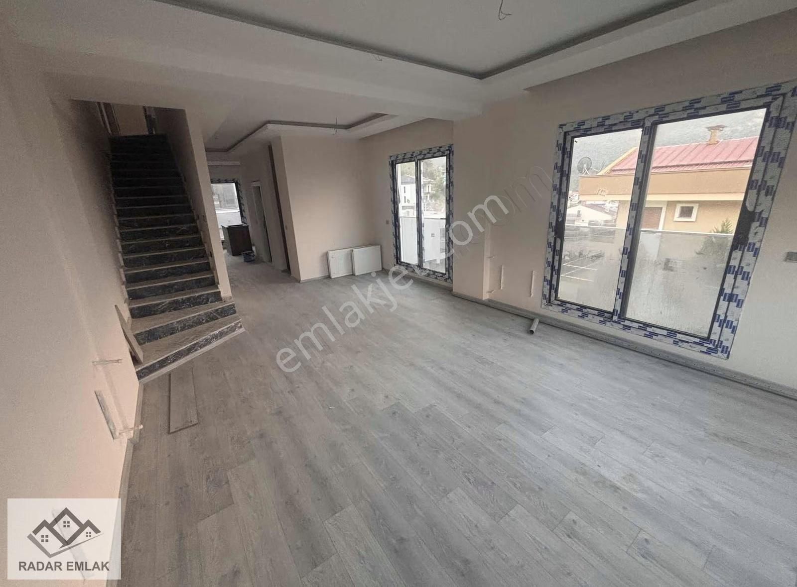 Balçova Çetinemeç'te Sıfır Deniz Ve Doğa Manzaralı Villa - Görsel 13