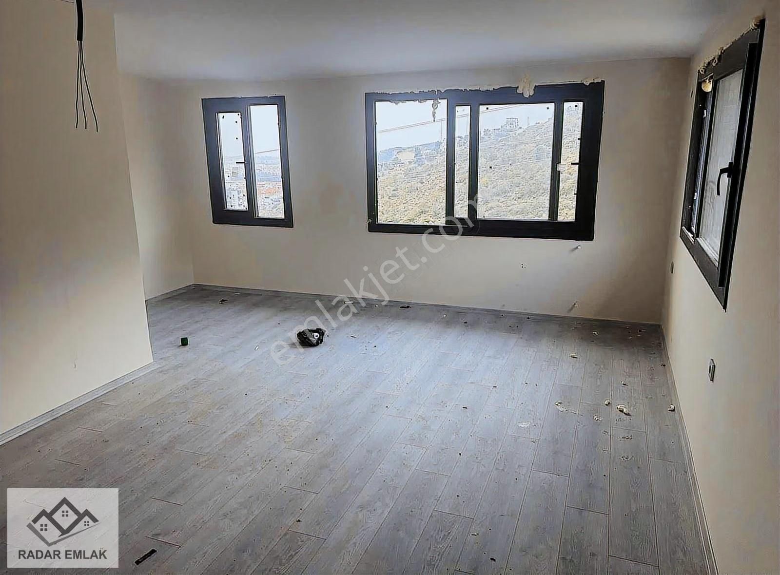 Balçova Çetinemeç'te Sıfır Deniz Ve Doğa Manzaralı Villa - Görsel 4