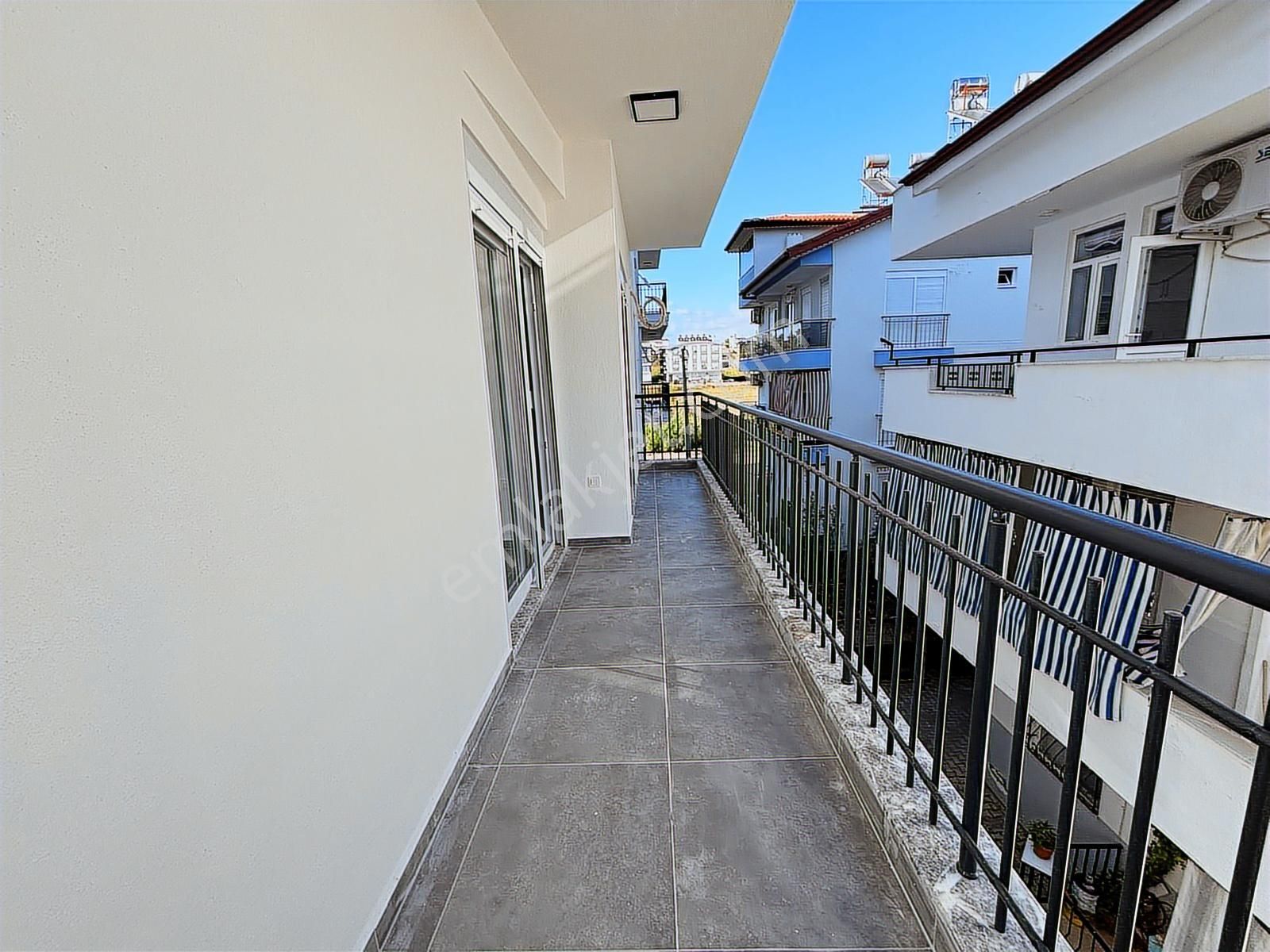 Ilıcada Merkezi Konumda Çift Banyolu Arakat 2+1 Satılık Daire.. - Görsel 11