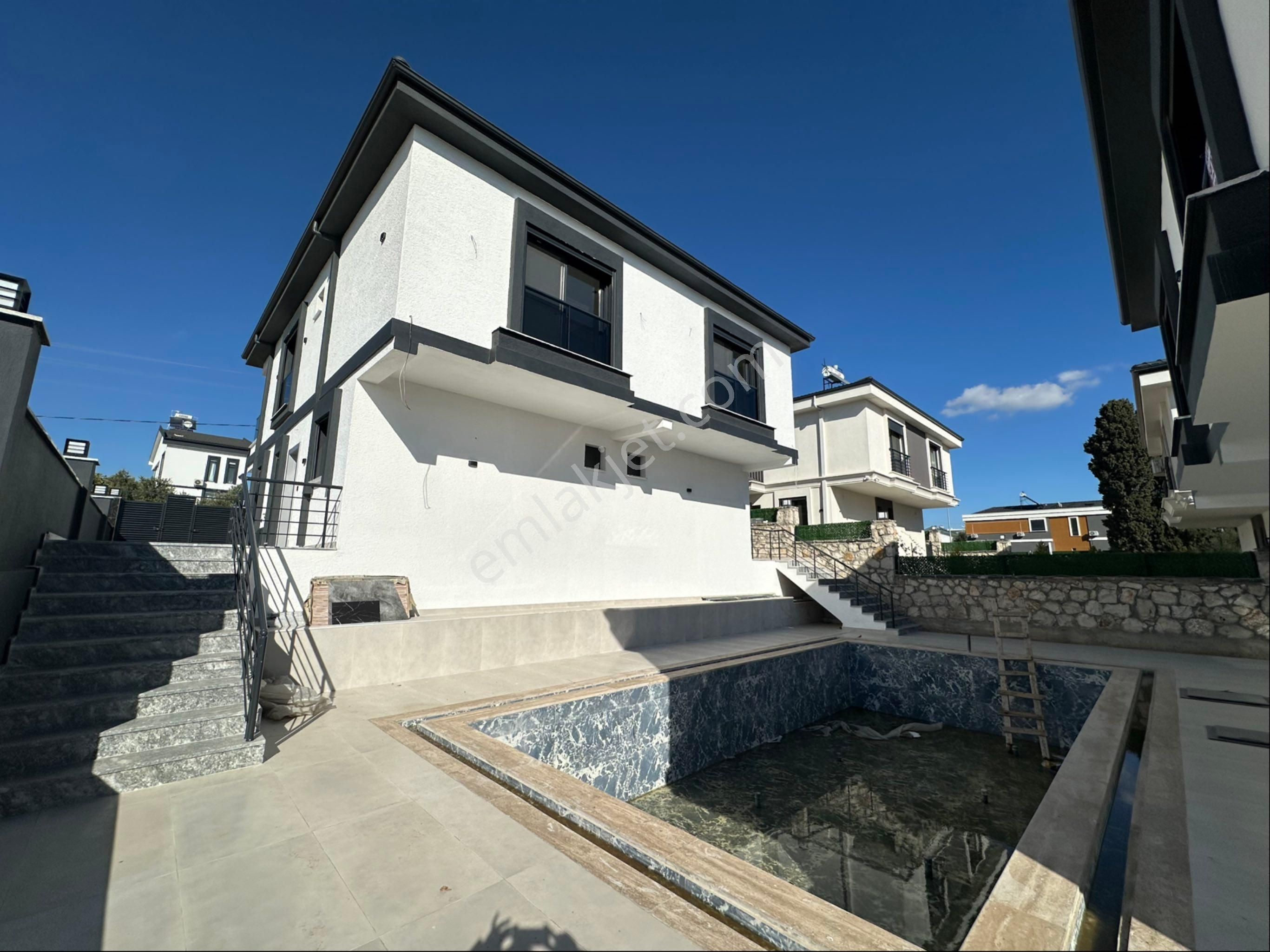 Didimde 3+1 Lüks Sıfır Havuzlu Villa