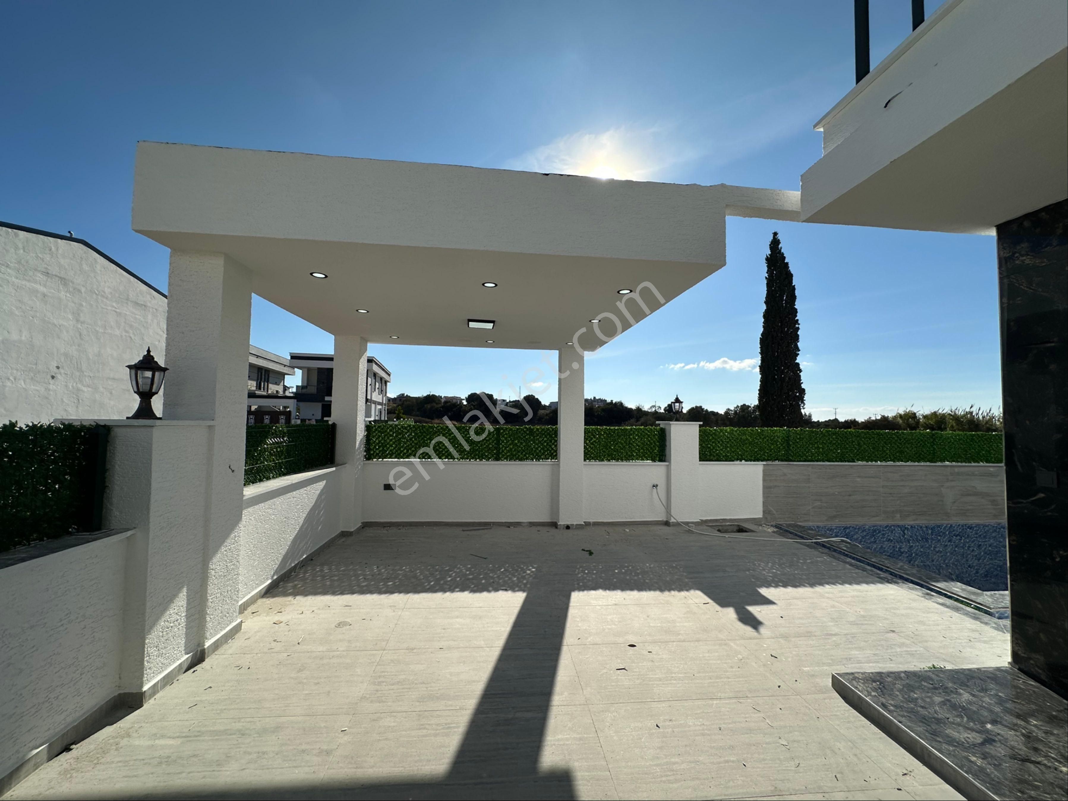 Didimde Havuzlu Teraslı Kamelyalı 3+1 Sıfır Lüks Villa - Görsel 3