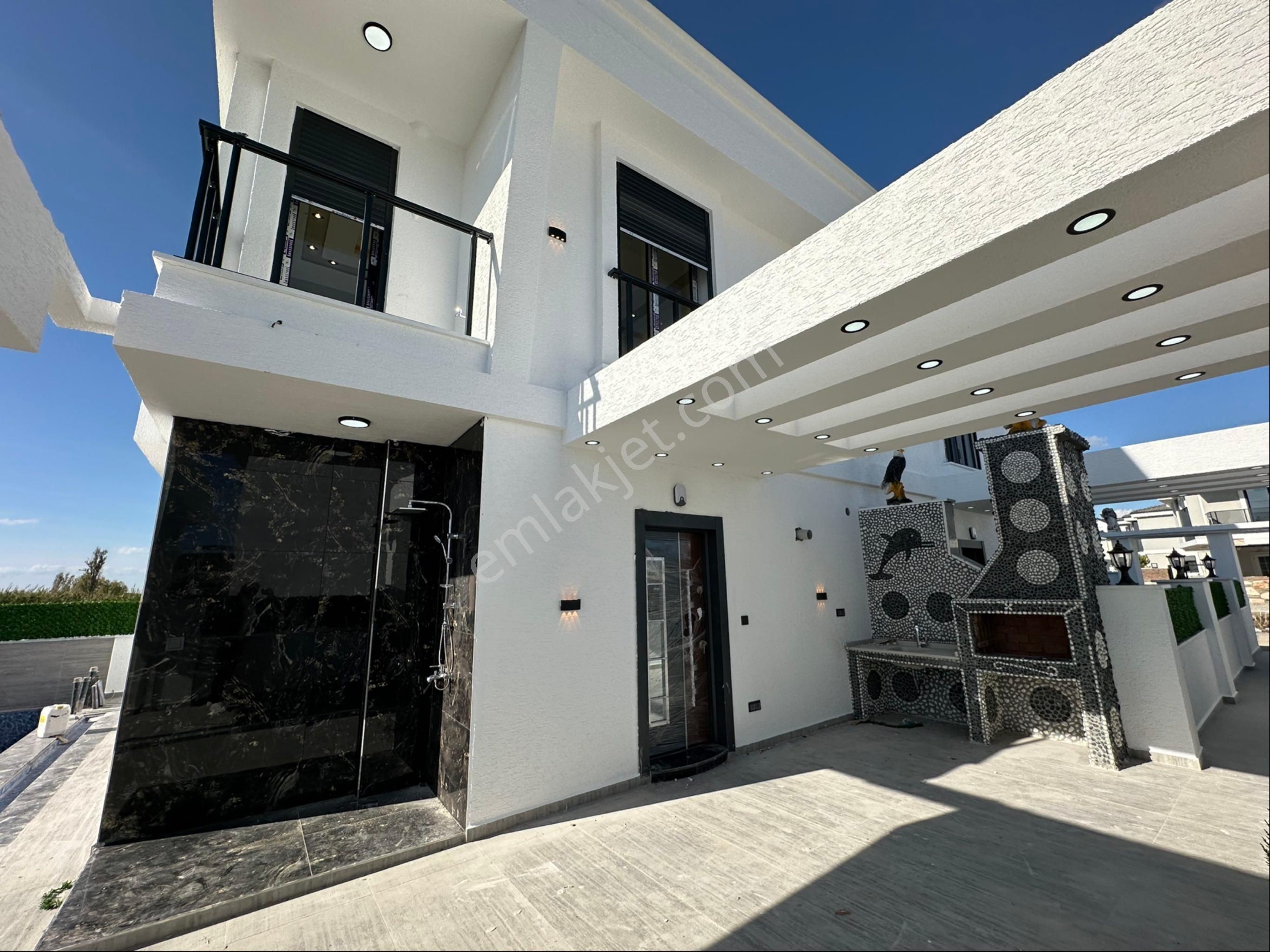 Didimde Havuzlu Teraslı Kamelyalı 3+1 Sıfır Lüks Villa - Görsel 6