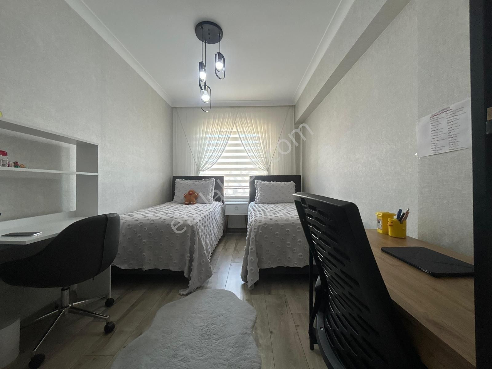 Taha Akgül Spor Salonu'nun Yanında 4.5+1 Muazzam Yapılı Site Dairesi! - Görsel 28