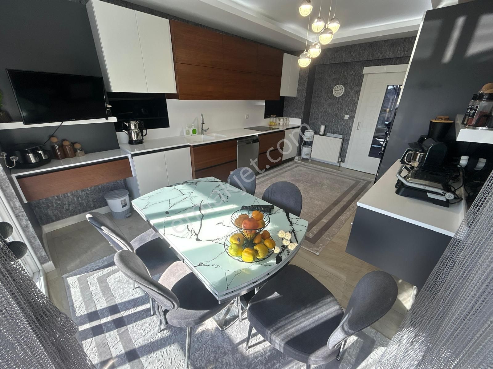 Taha Akgül Spor Salonu'nun Yanında 4.5+1 Muazzam Yapılı Site Dairesi! - Görsel 4