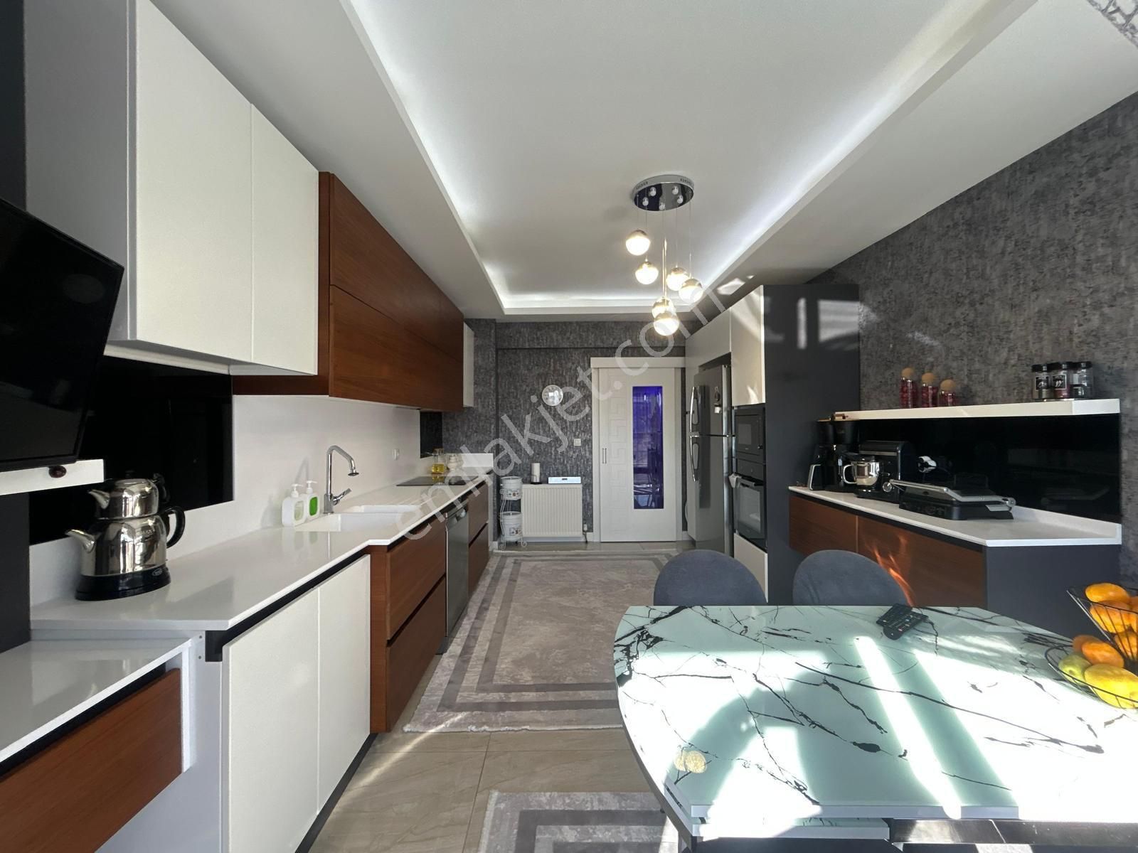 Taha Akgül Spor Salonu'nun Yanında 4.5+1 Muazzam Yapılı Site Dairesi! - Görsel 5