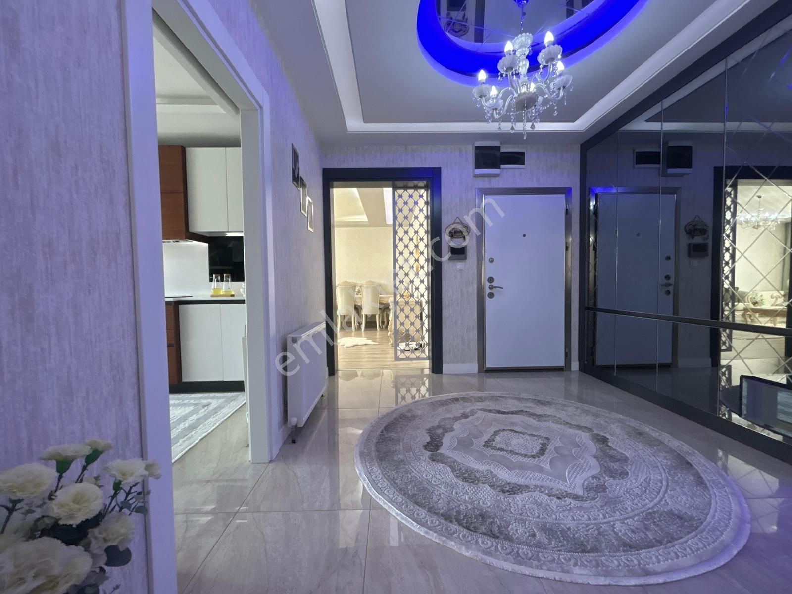 Taha Akgül Spor Salonu'nun Yanında 4.5+1 Muazzam Yapılı Site Dairesi! - Görsel 32