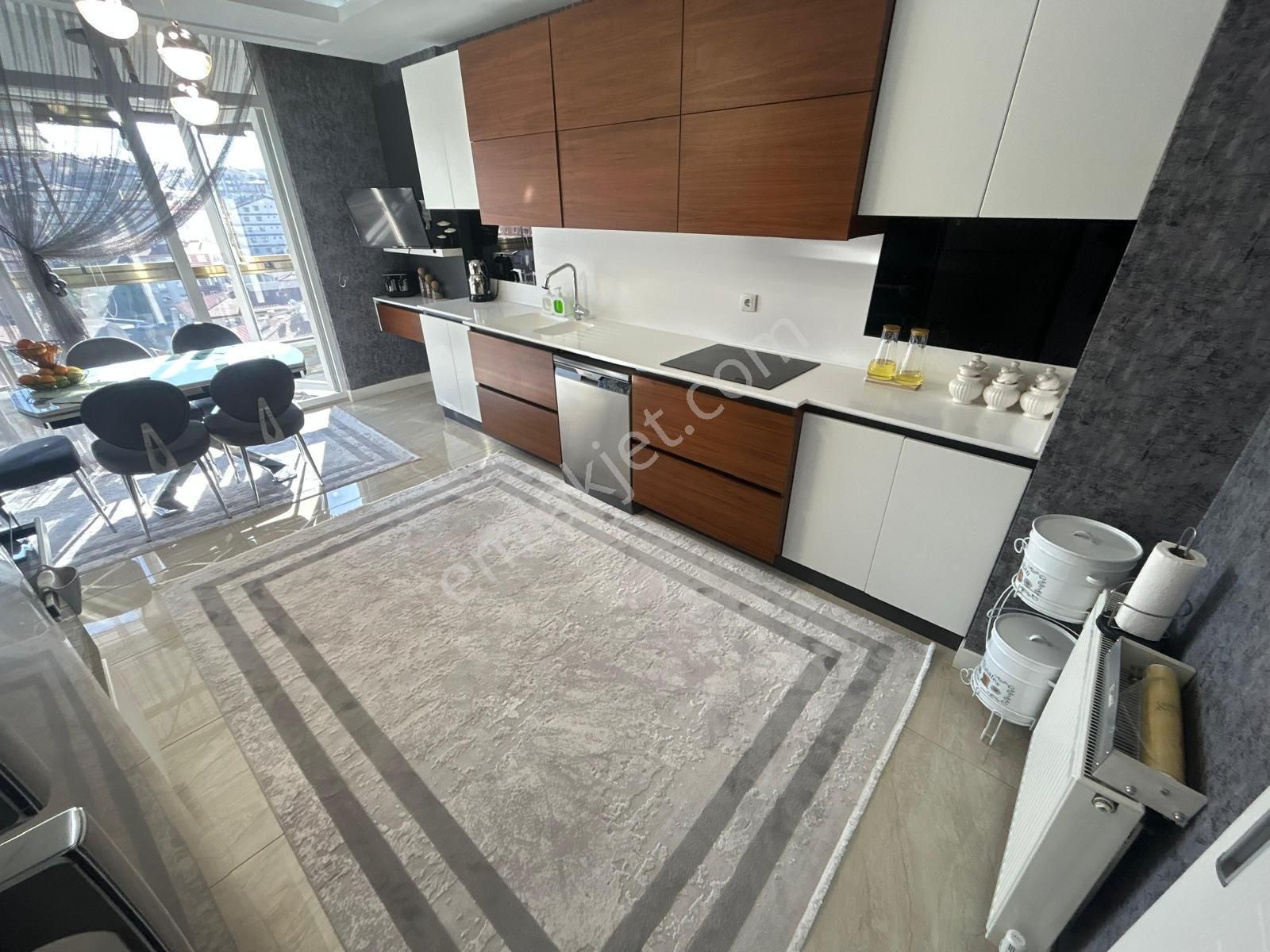 Taha Akgül Spor Salonu'nun Yanında 4.5+1 Muazzam Yapılı Site Dairesi! - Görsel 2