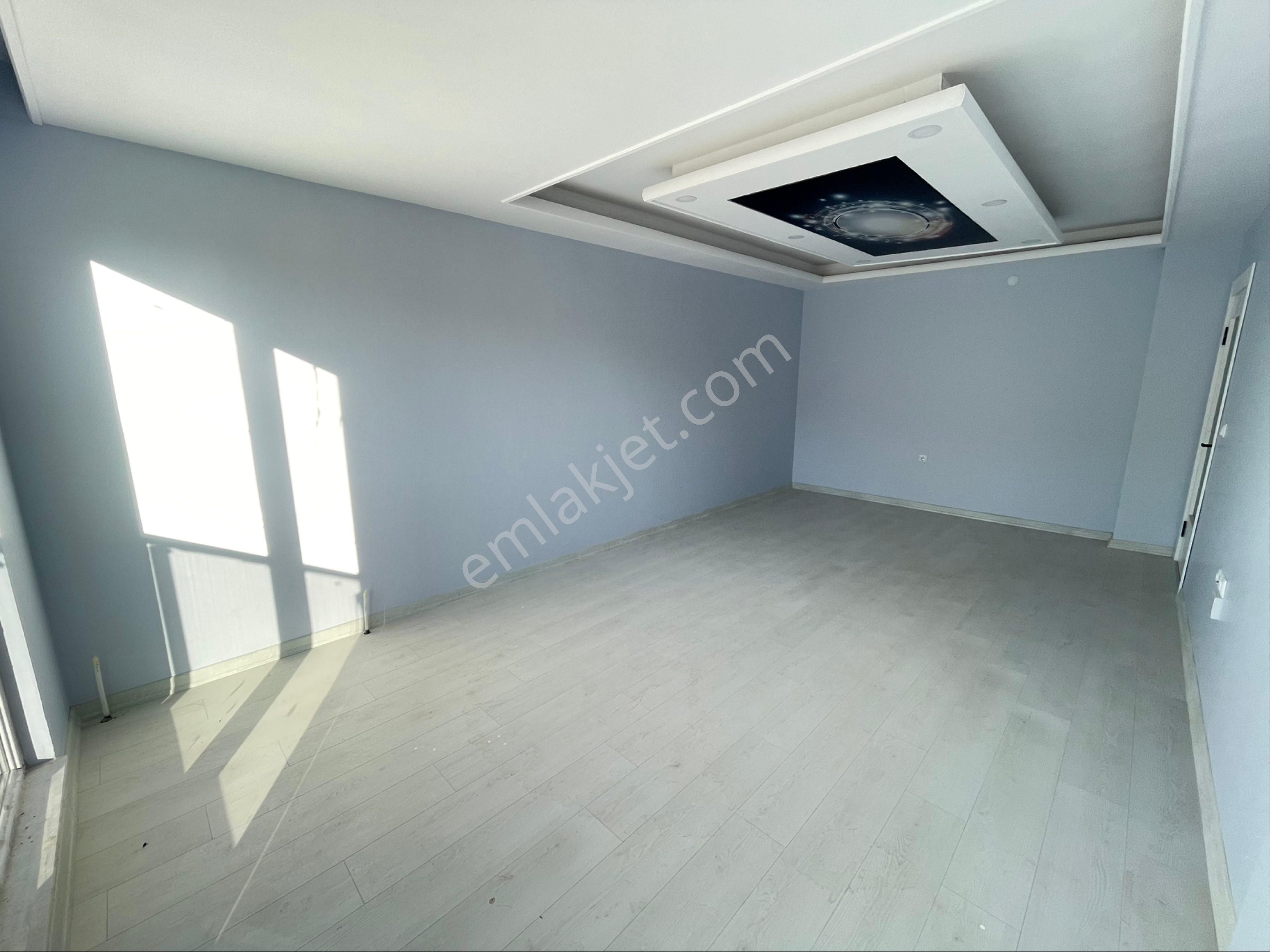 Mülk Emlak Ofisinden 2.katta Ara Kat 3+1 120 M2 Ön Cephe Geniş Ferah Sıfır Oturuma Hazır Daire..