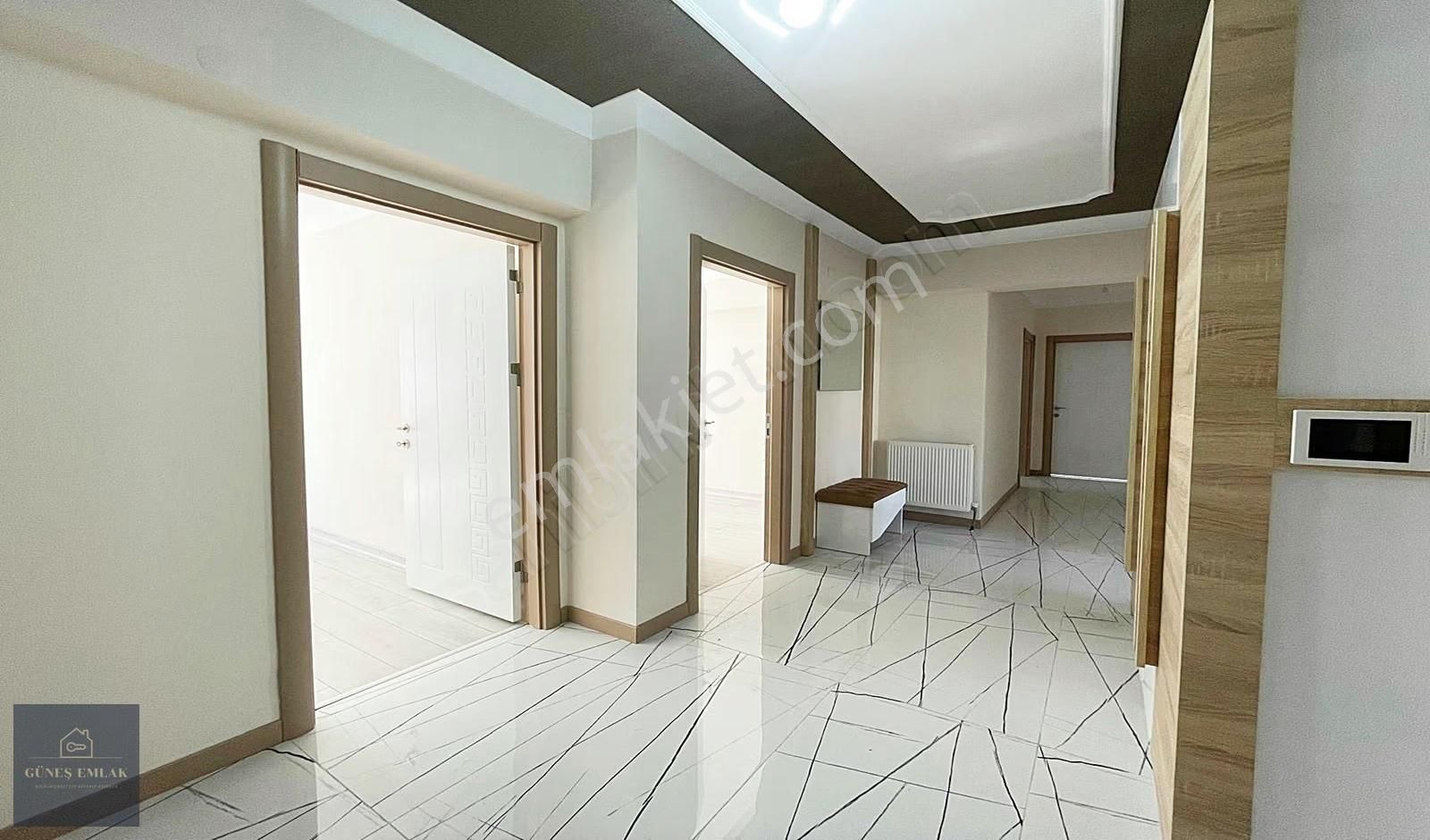 Yenikent'te Ara Katta Kombi-petek Yapılı Masrafsız-çarşıda 4+1