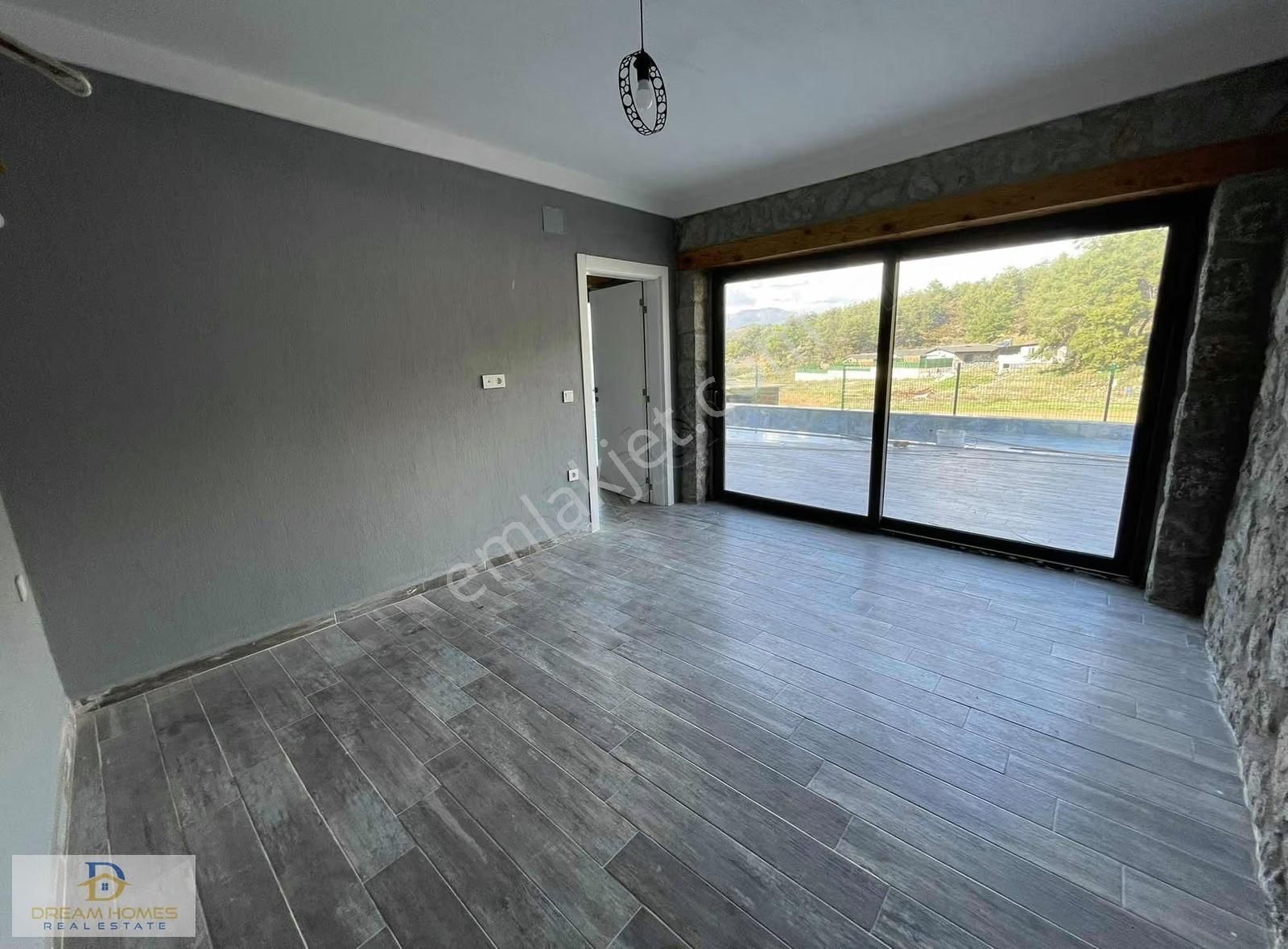 Kiralık Müstakil Bahçeli Ve Havuzlu 4+1 Villa - Görsel 16