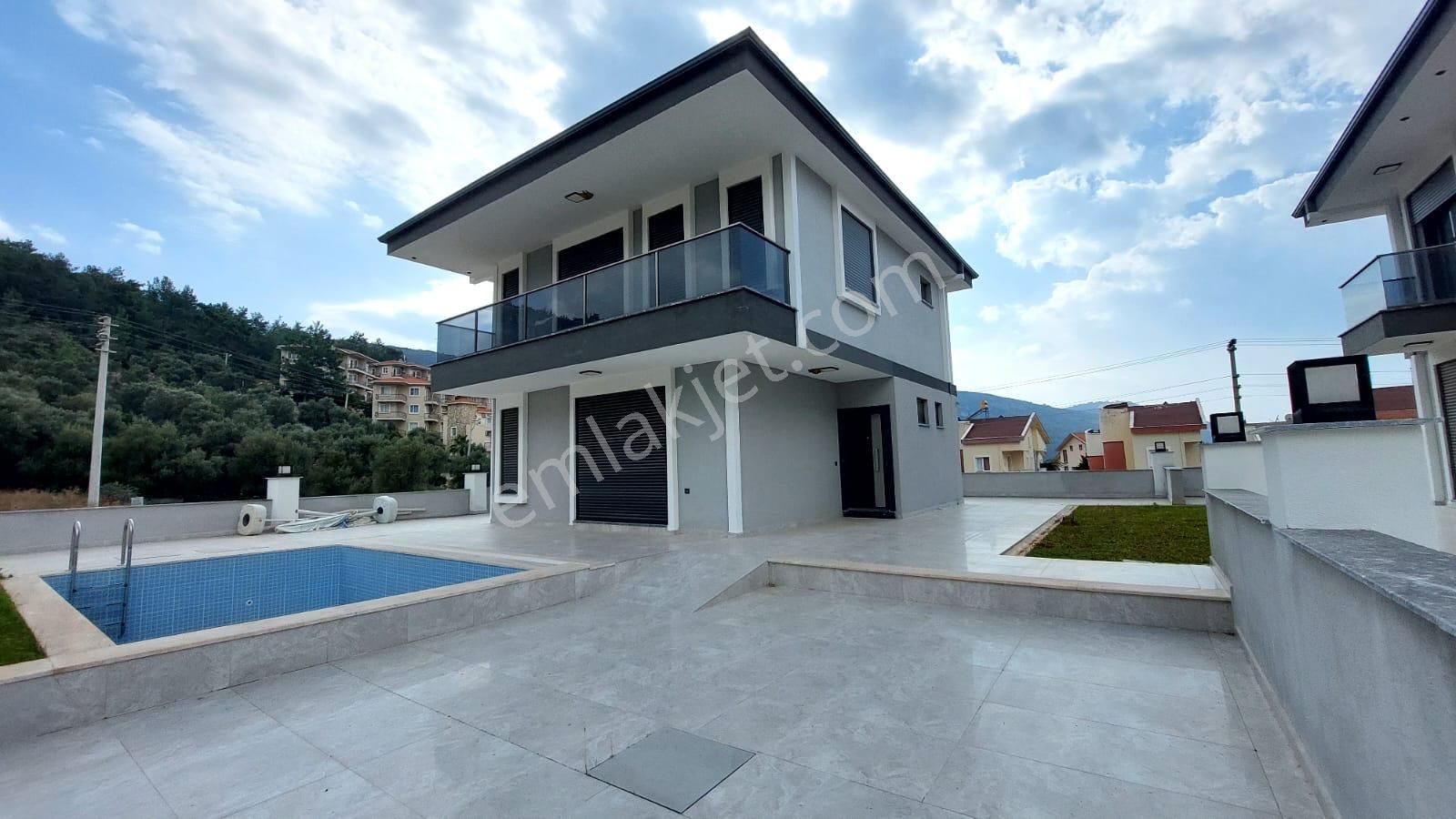 Didim Akbük Mahallesi Havuzlu 4+1 Tam Müstakil Villa