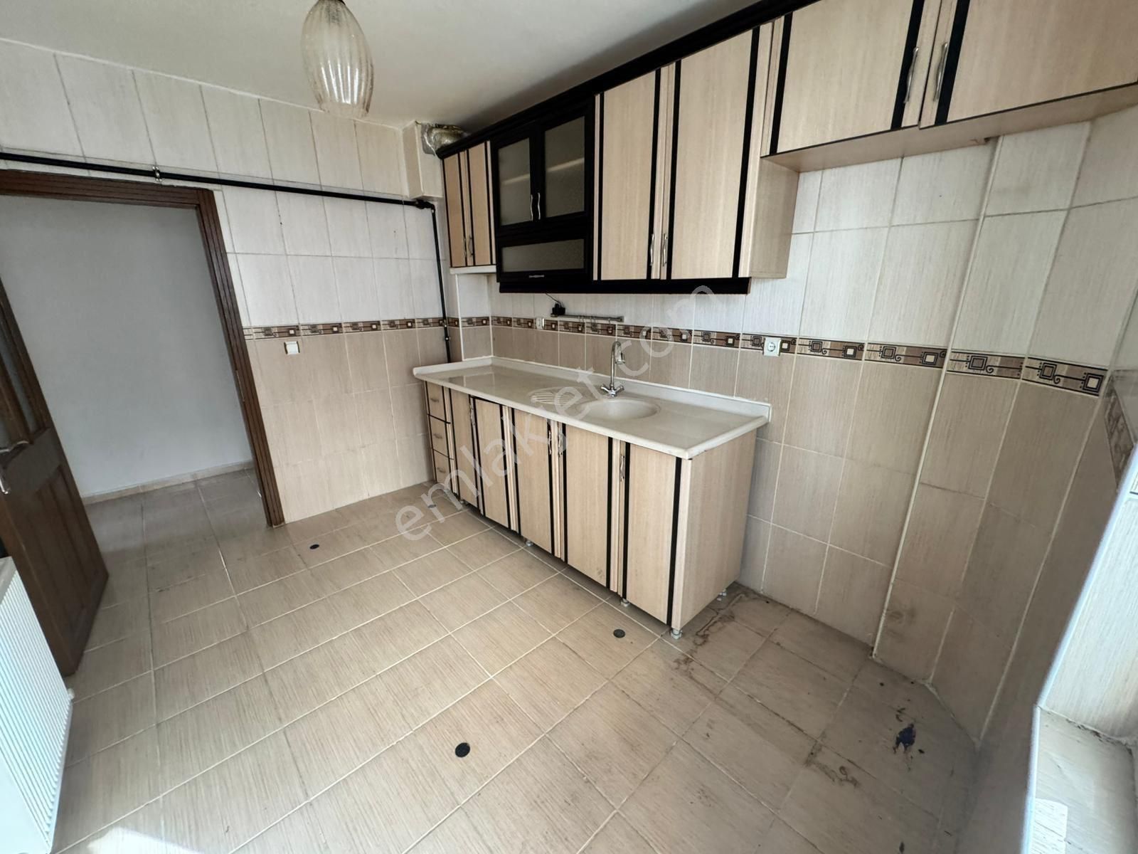 Bayram Gayrimenkulden Selçuklu Mah 3+1 Salon Bağımsız Ara Katta 14 Yıllık Satılık Kupon Daire