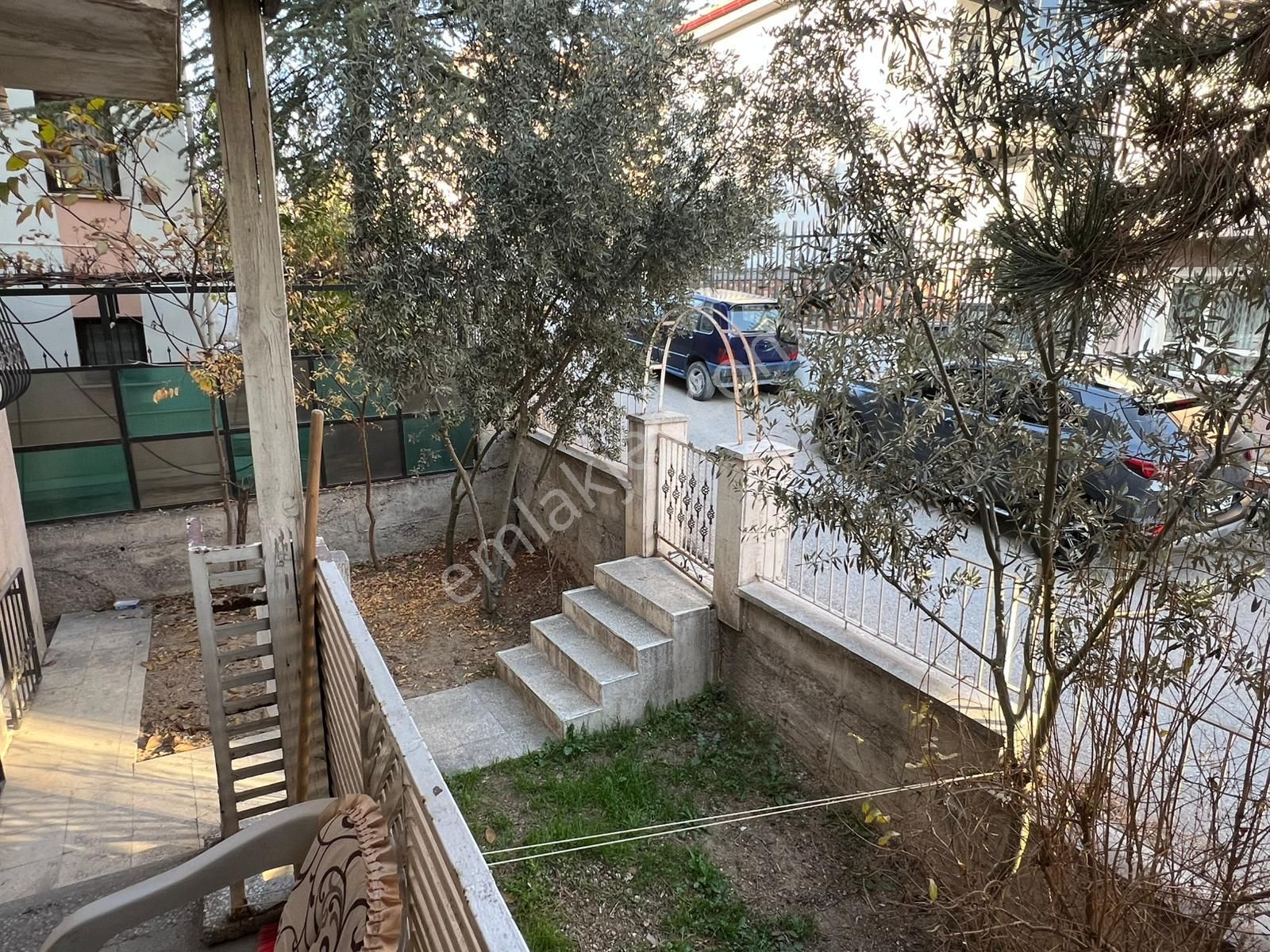 Kartal'dan Uğur Mumcu Mahallesinde Özgür Sitesinde Köşe Konumlu Tripleks