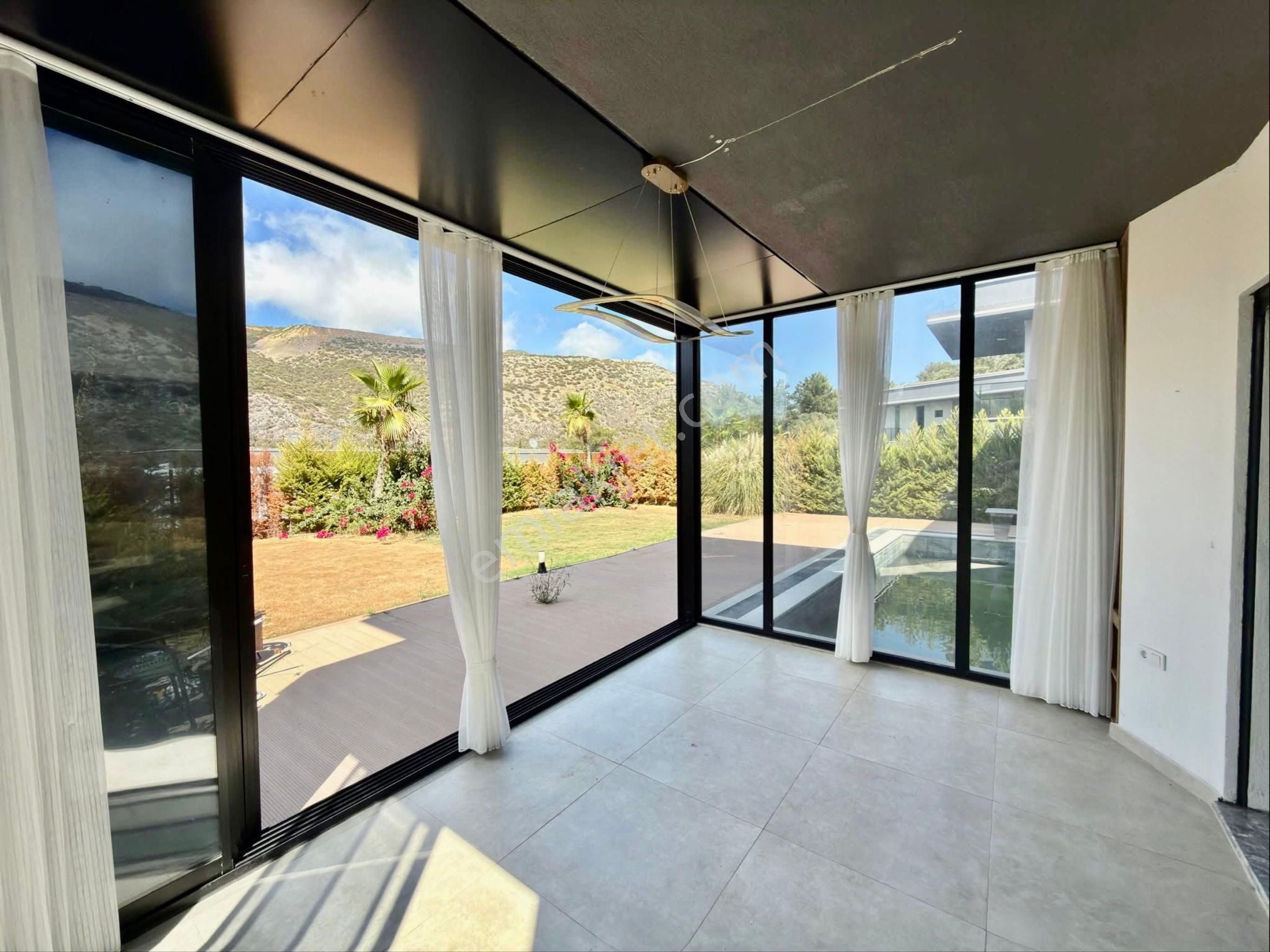 Özel Havuzlu Kapalı Otoparklı 500m2 Arsa İçerisinde - Görsel 8