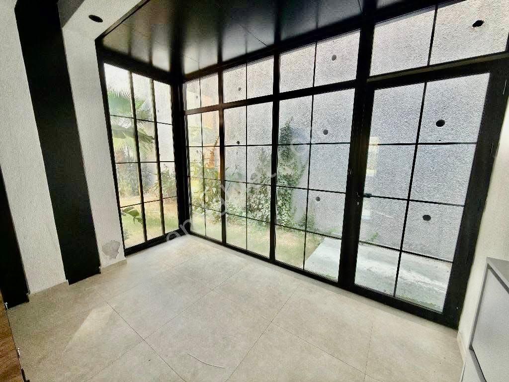 Özel Havuzlu Kapalı Otoparklı 500m2 Arsa İçerisinde - Görsel 11