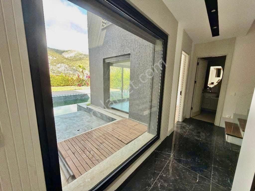 Özel Havuzlu Kapalı Otoparklı 500m2 Arsa İçerisinde - Görsel 18