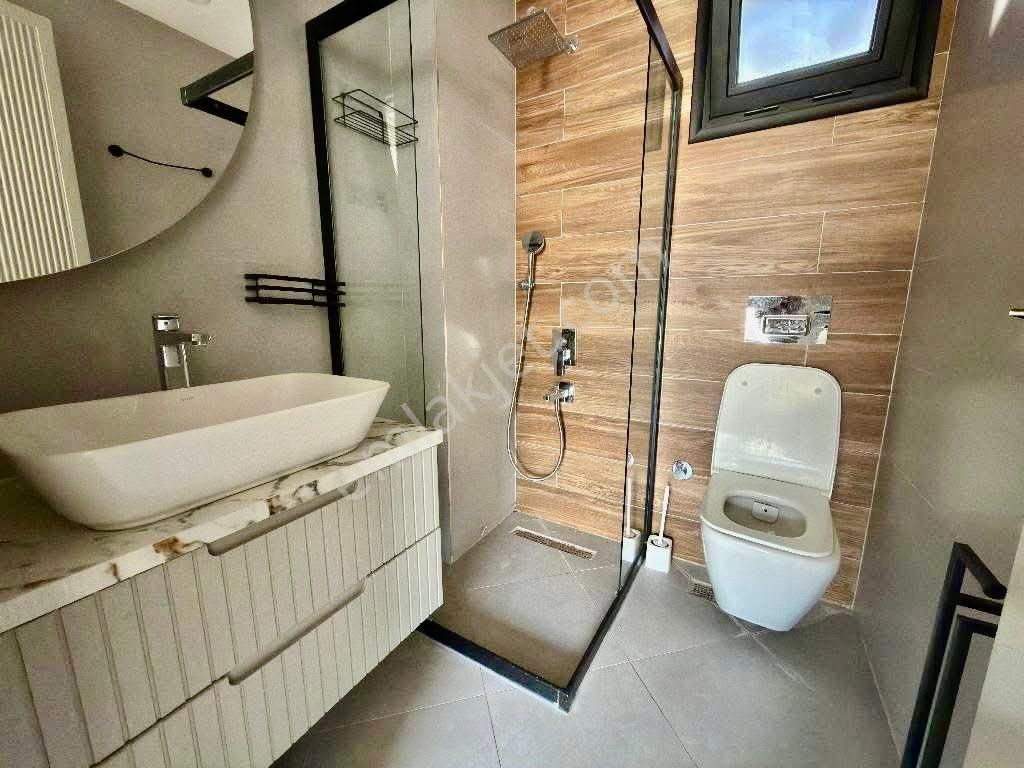 Özel Havuzlu Kapalı Otoparklı 500m2 Arsa İçerisinde - Görsel 17