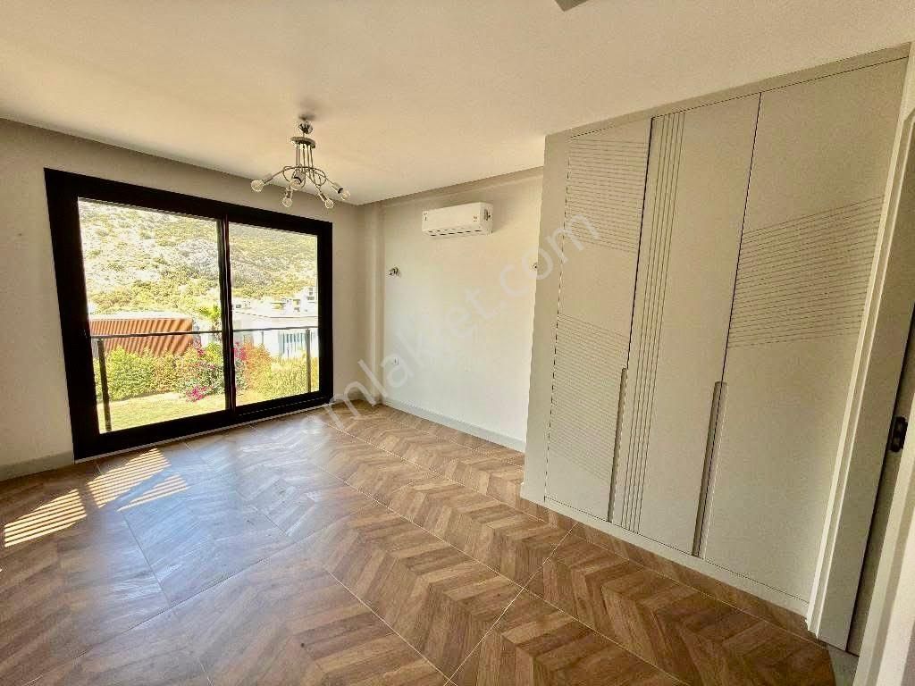 Özel Havuzlu Kapalı Otoparklı 500m2 Arsa İçerisinde - Görsel 25