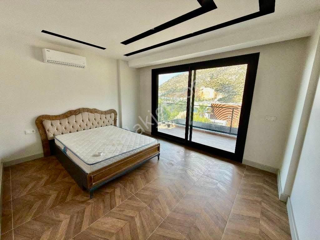 Özel Havuzlu Kapalı Otoparklı 500m2 Arsa İçerisinde - Görsel 19