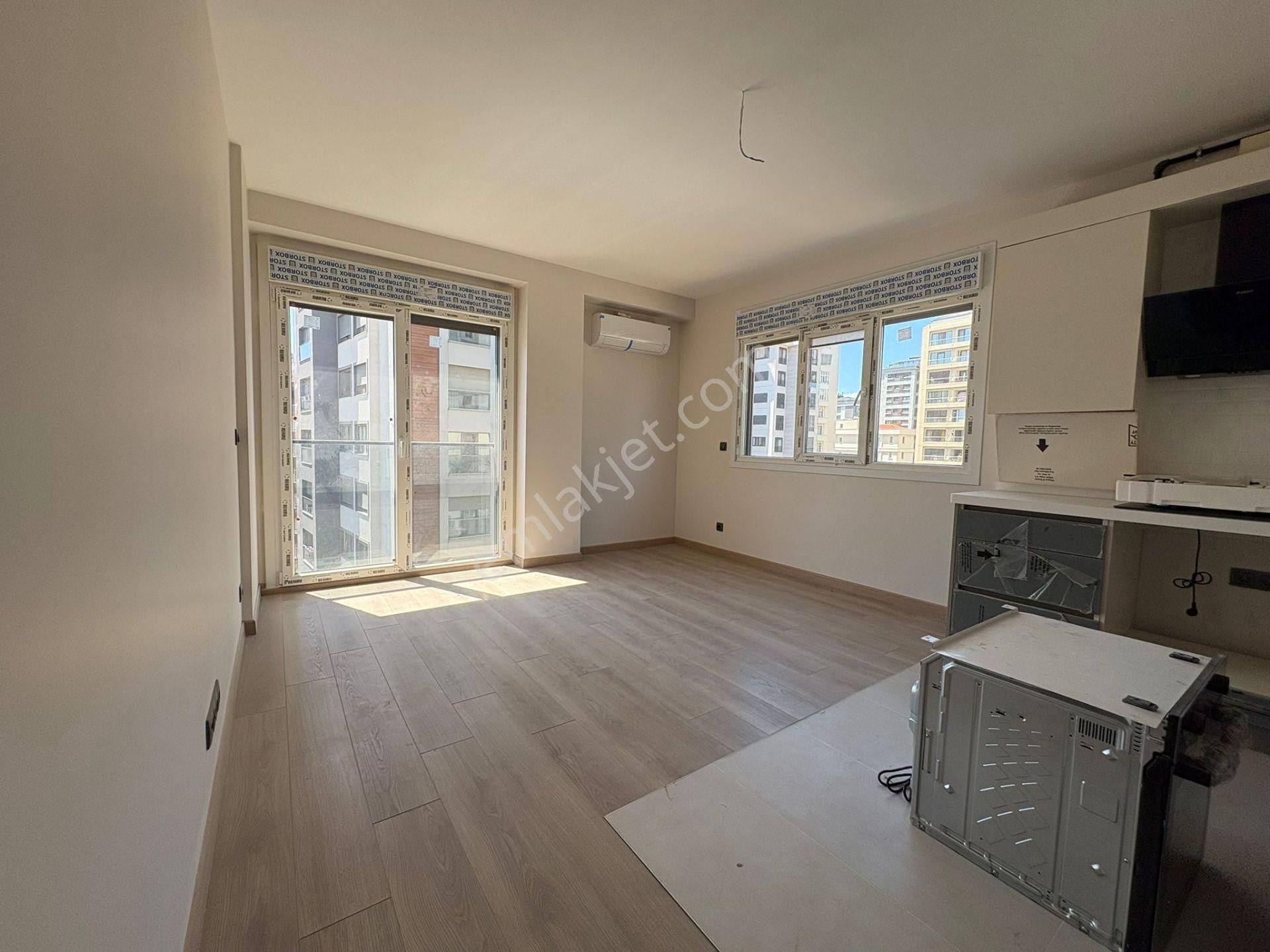 Suadiye'de Marmaraya Yakın Açık Kapalı Otoparklı 2+1 55 M² Net