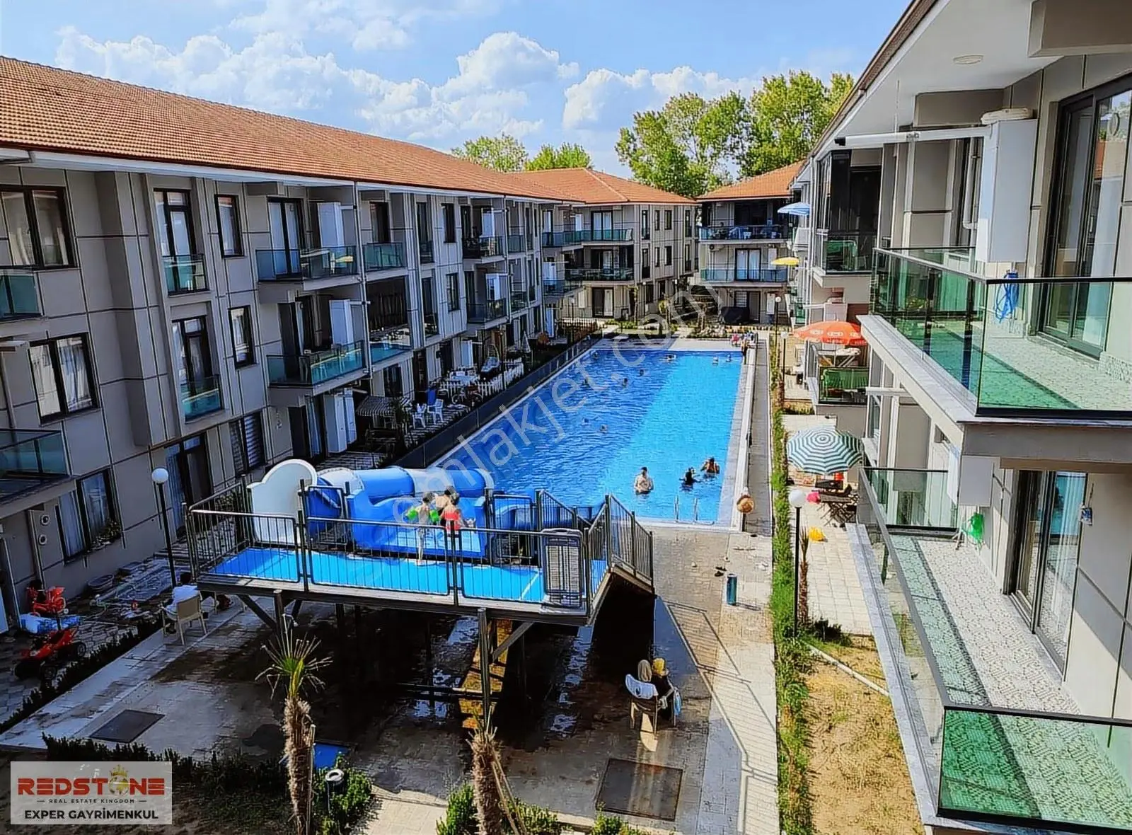 Karasu'da Çamlık1 Sitede Eşyalı Bahçe Katı 1+1 Satılık Daire