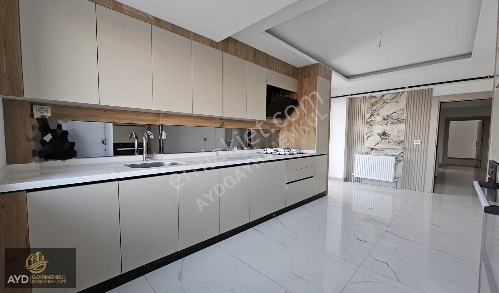 Ayd'den 29 Ekim Mahallesinde 3+1 (140m2) Köşe Başı Daire