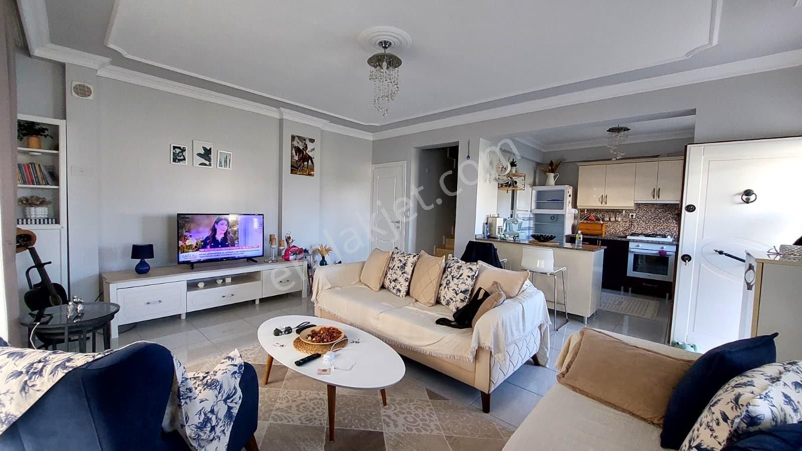 Didim Efeler Mahallesinde 4+1 Açık Mutfak Bahçeli Tripleks Villa - Görsel 16