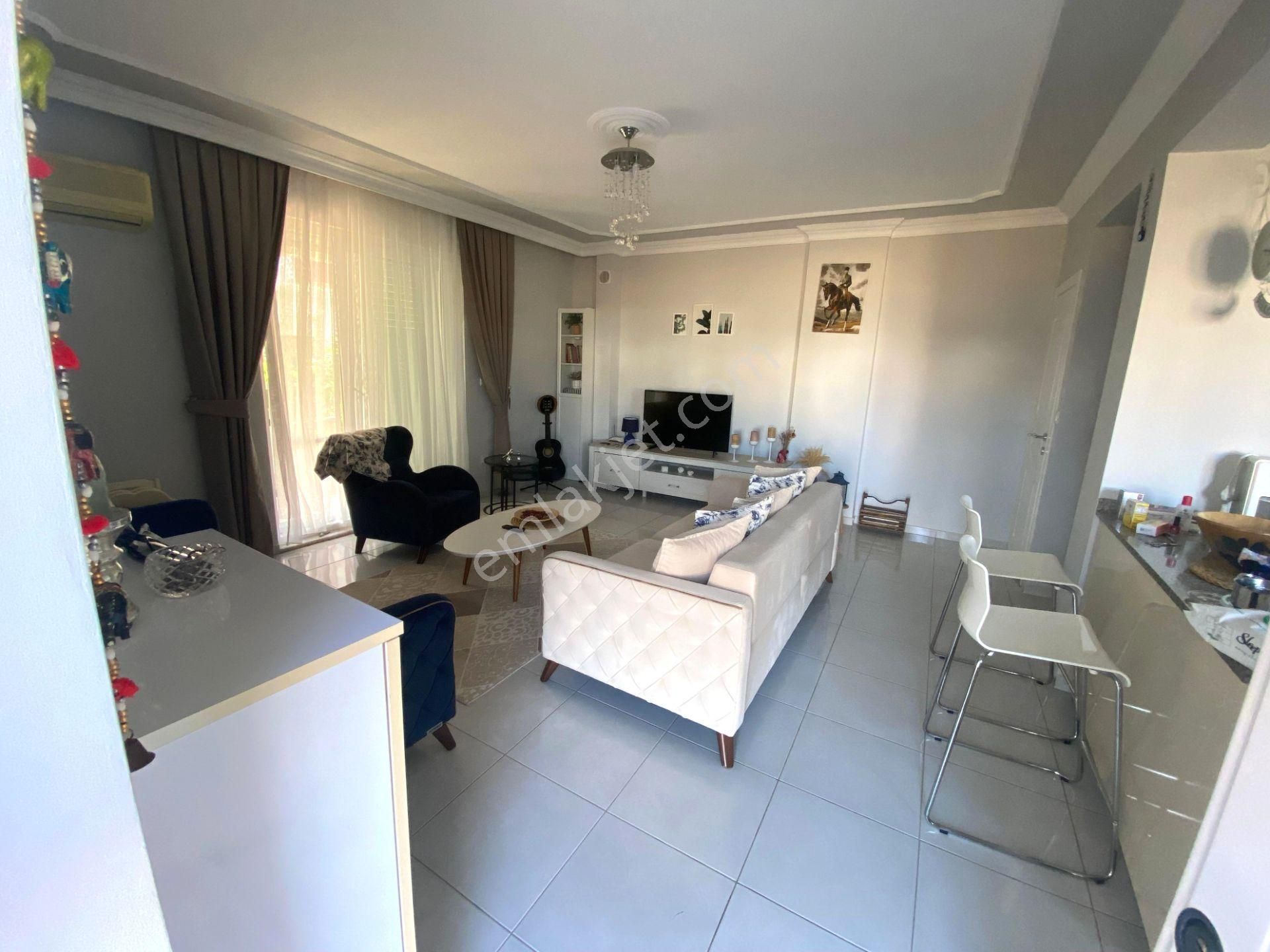 Didim Efeler Mahallesinde 4+1 Açık Mutfak Bahçeli Tripleks Villa - Görsel 11