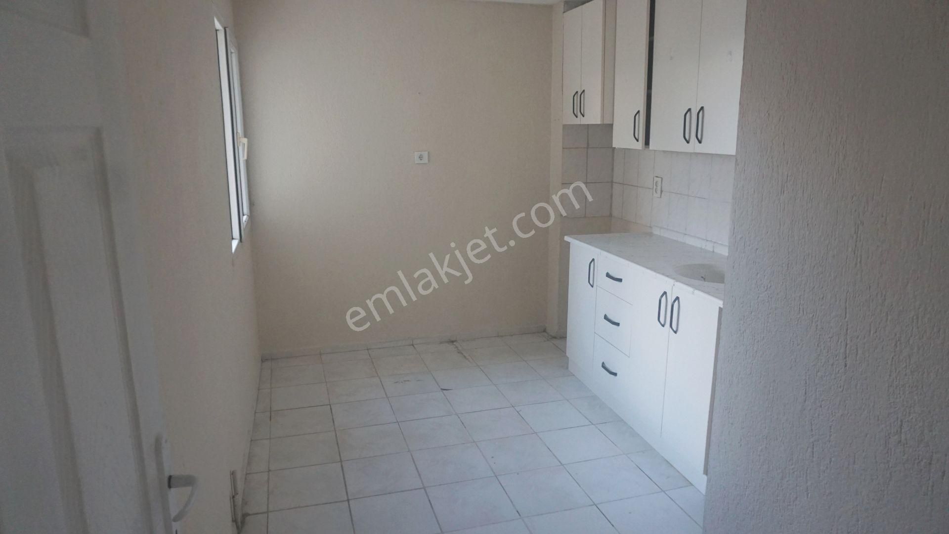 Küçükçiğli De Kiralık Fiyat Düştü 3+1 Balkonlu Çiğli Serkan Dan