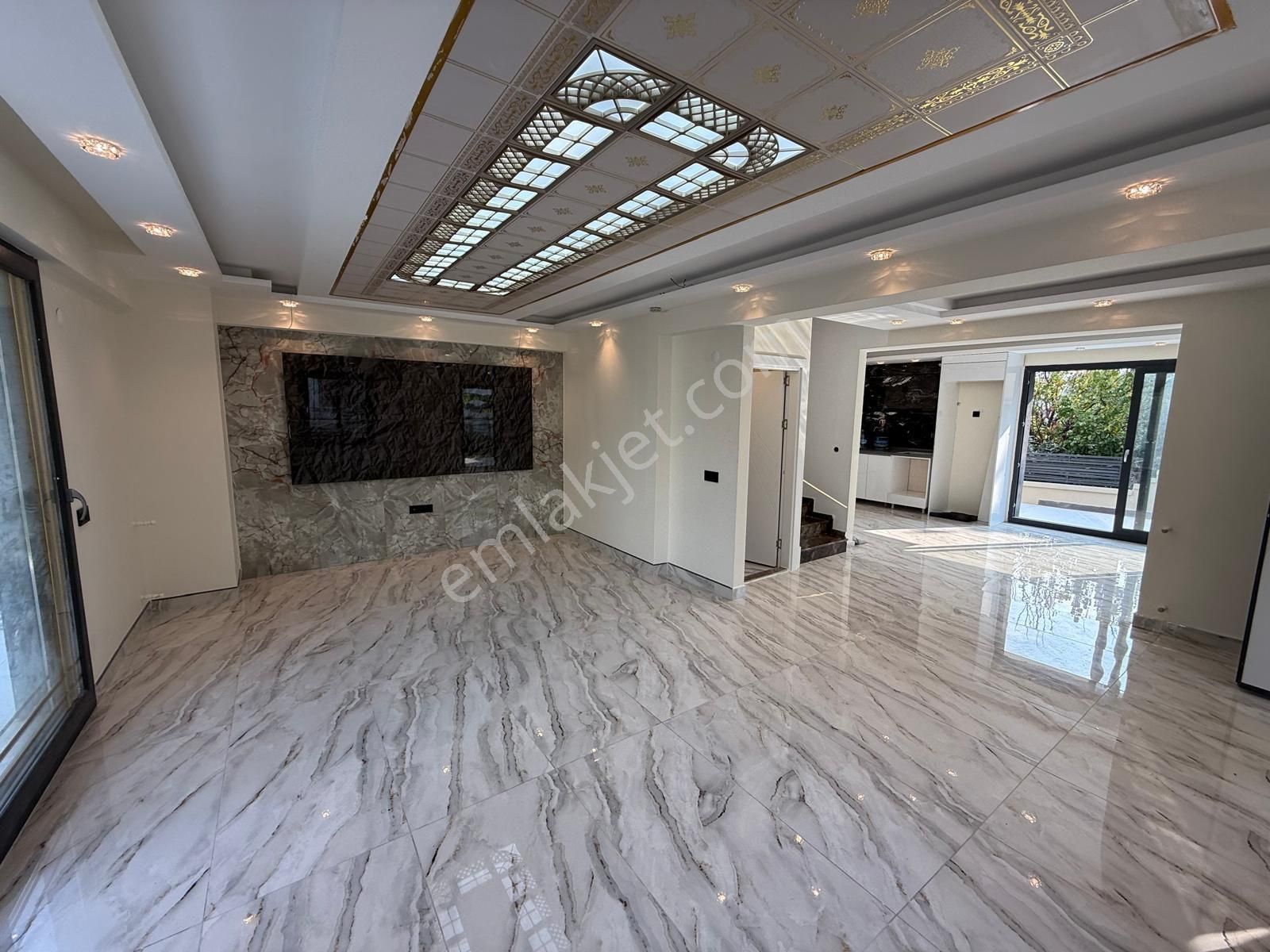 Kuşadası Kadınlar Denizinde Sıfır Yapı Tek Müstakil Özel Havuzlu Bahçeli Satılık - Görsel 15