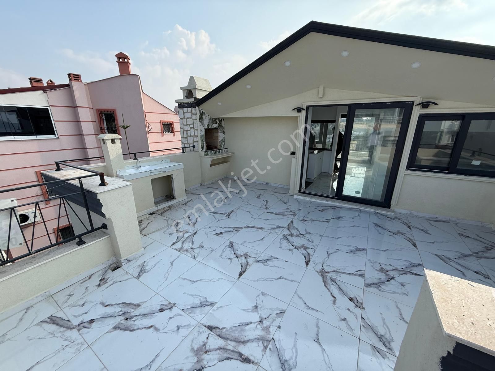 Kuşadası Kadınlar Denizinde Sıfır Yapı Tek Müstakil Özel Havuzlu Bahçeli Satılık - Görsel 25