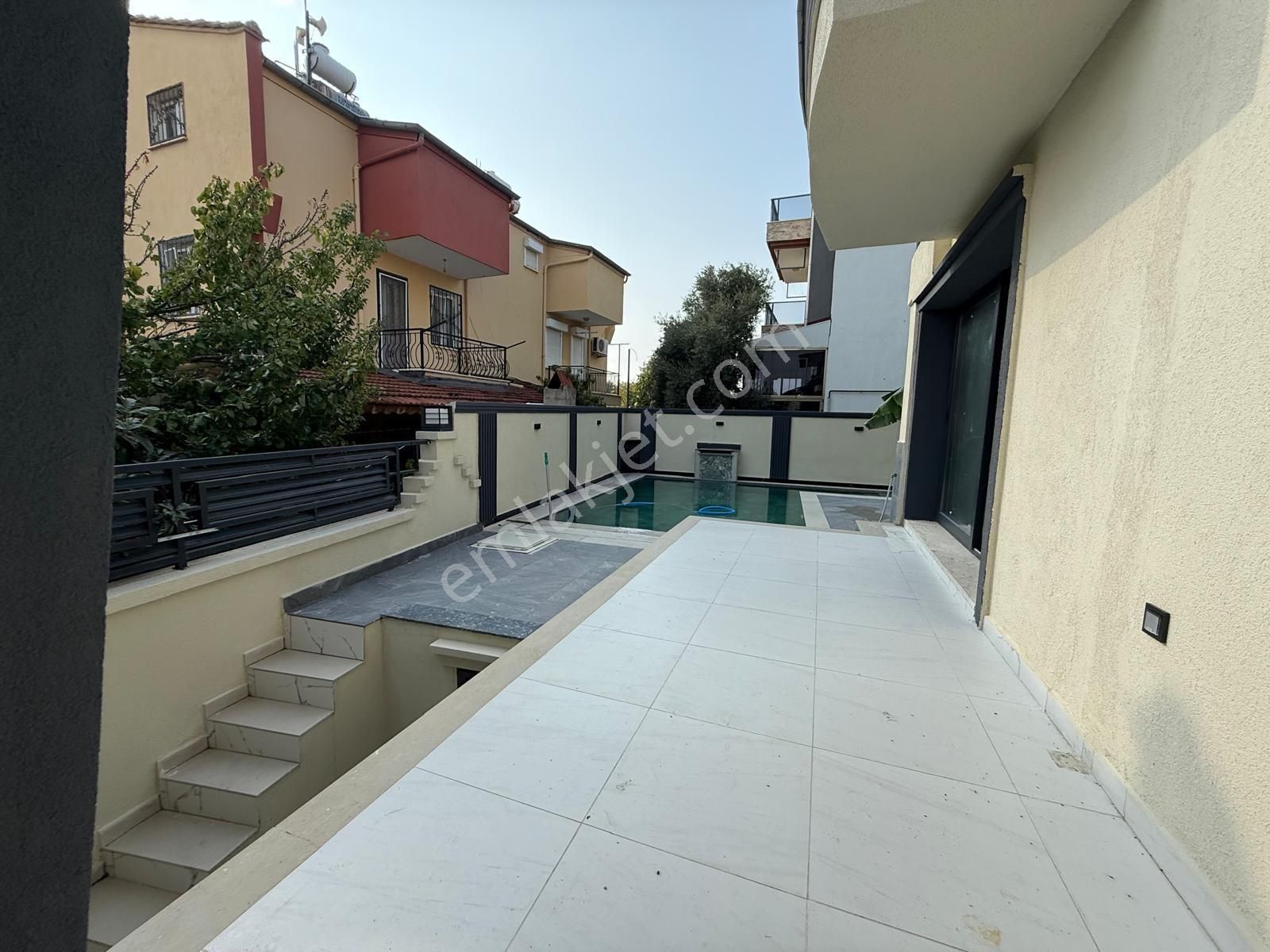 Kuşadası Kadınlar Denizinde Sıfır Yapı Tek Müstakil Özel Havuzlu Bahçeli Satılık - Görsel 32