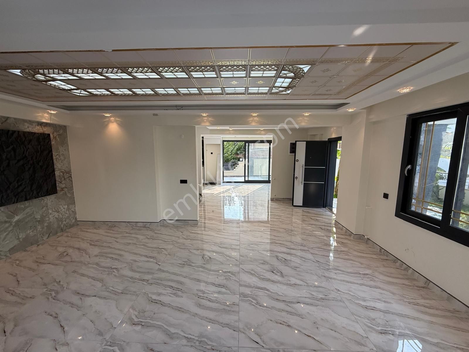 Kuşadası Kadınlar Denizinde Sıfır Yapı Tek Müstakil Özel Havuzlu Bahçeli Satılık - Görsel 14