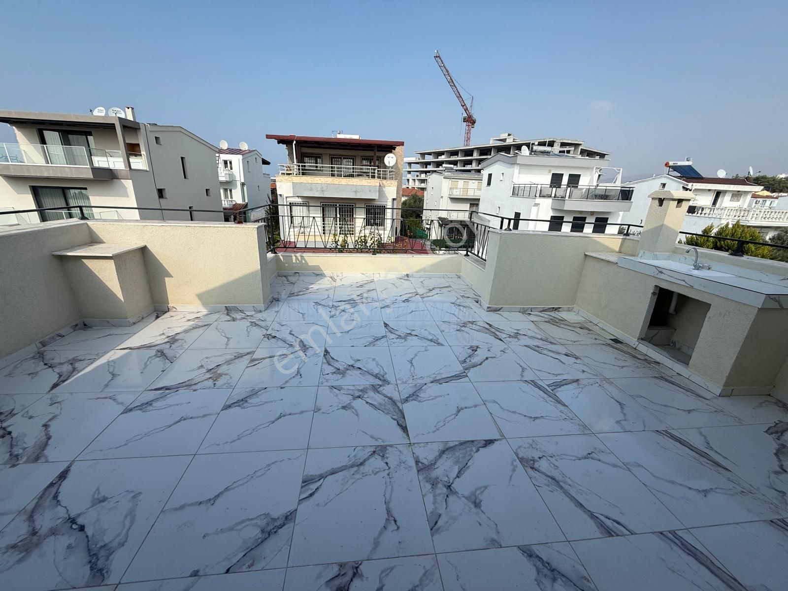 Kuşadası Kadınlar Denizinde Sıfır Yapı Tek Müstakil Özel Havuzlu Bahçeli Satılık - Görsel 24