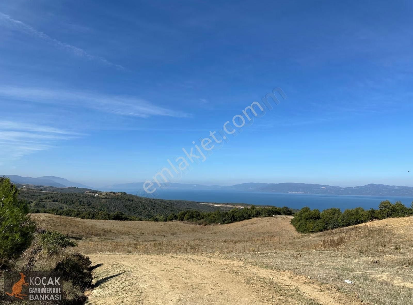 Derbent Mahallesinde 2.350m2 Satılık Göl Manzaralı Arazi - Görsel 2