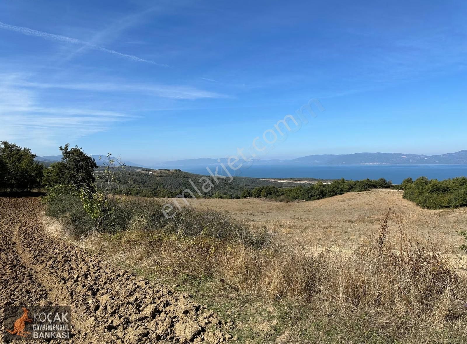 Derbent Mahallesinde 2.350m2 Satılık Göl Manzaralı Arazi - Görsel 7