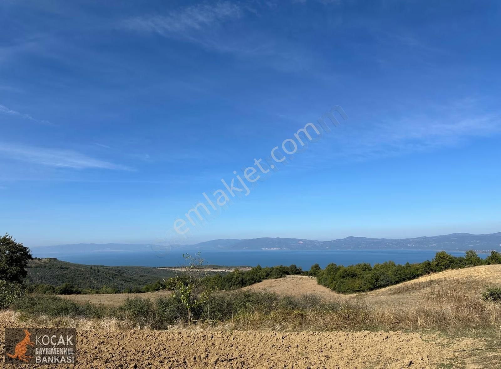 Derbent Mahallesinde 2.350m2 Satılık Göl Manzaralı Arazi