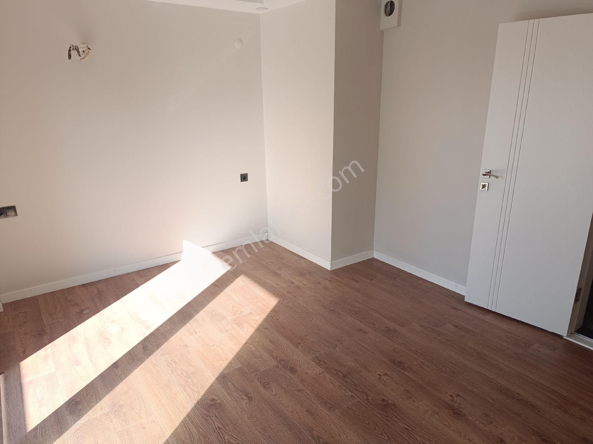 Kuşadası Merkeze Yakın Havuzlu Kapalı Otaparkli Arakat 2+1 Ebeveyn Banyolu - Görsel 28