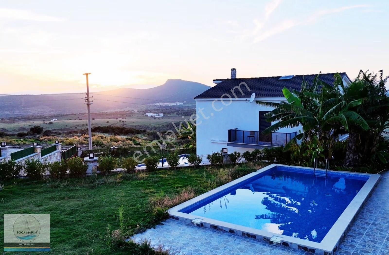 Foça'da Geniş Bahçeli Havuzlu Tam Müstakil 4+1 Dubleks Villa - Görsel 14