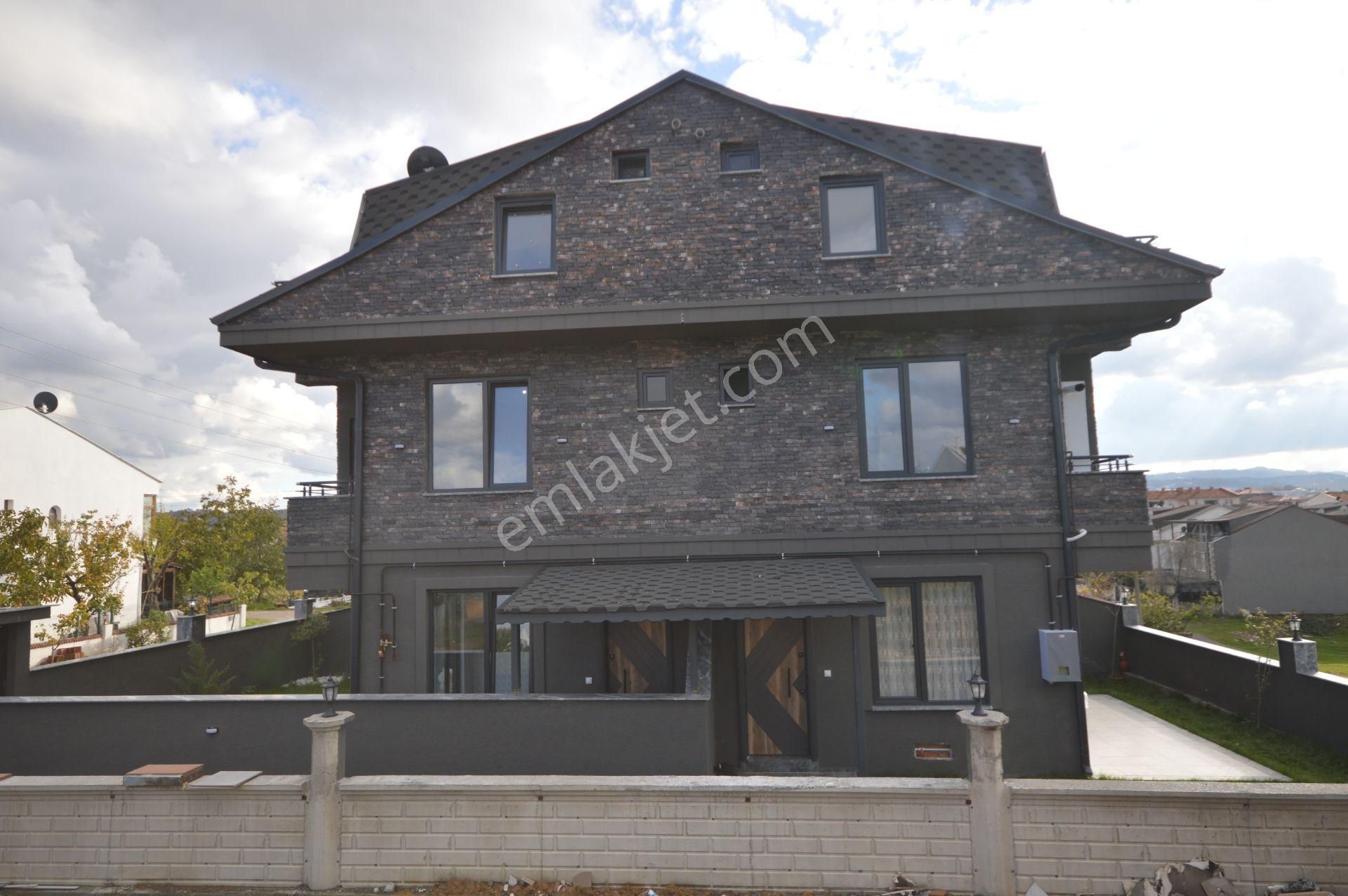 Sakarya Kocaali’de Geniş Bahçeli 4+1 Aile Evi