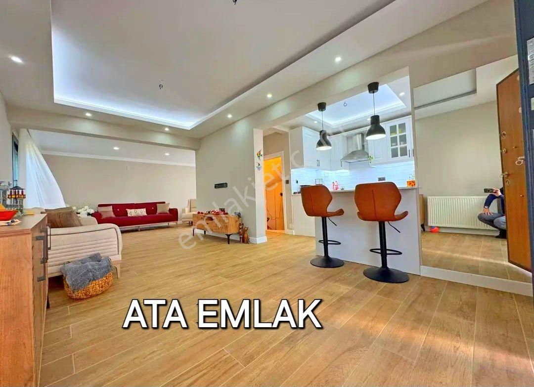 Kuşadasında Plaja Yakın Havuzlu Sitede 4+1 Tek Müstakil Bahçeli Villa - Görsel 3