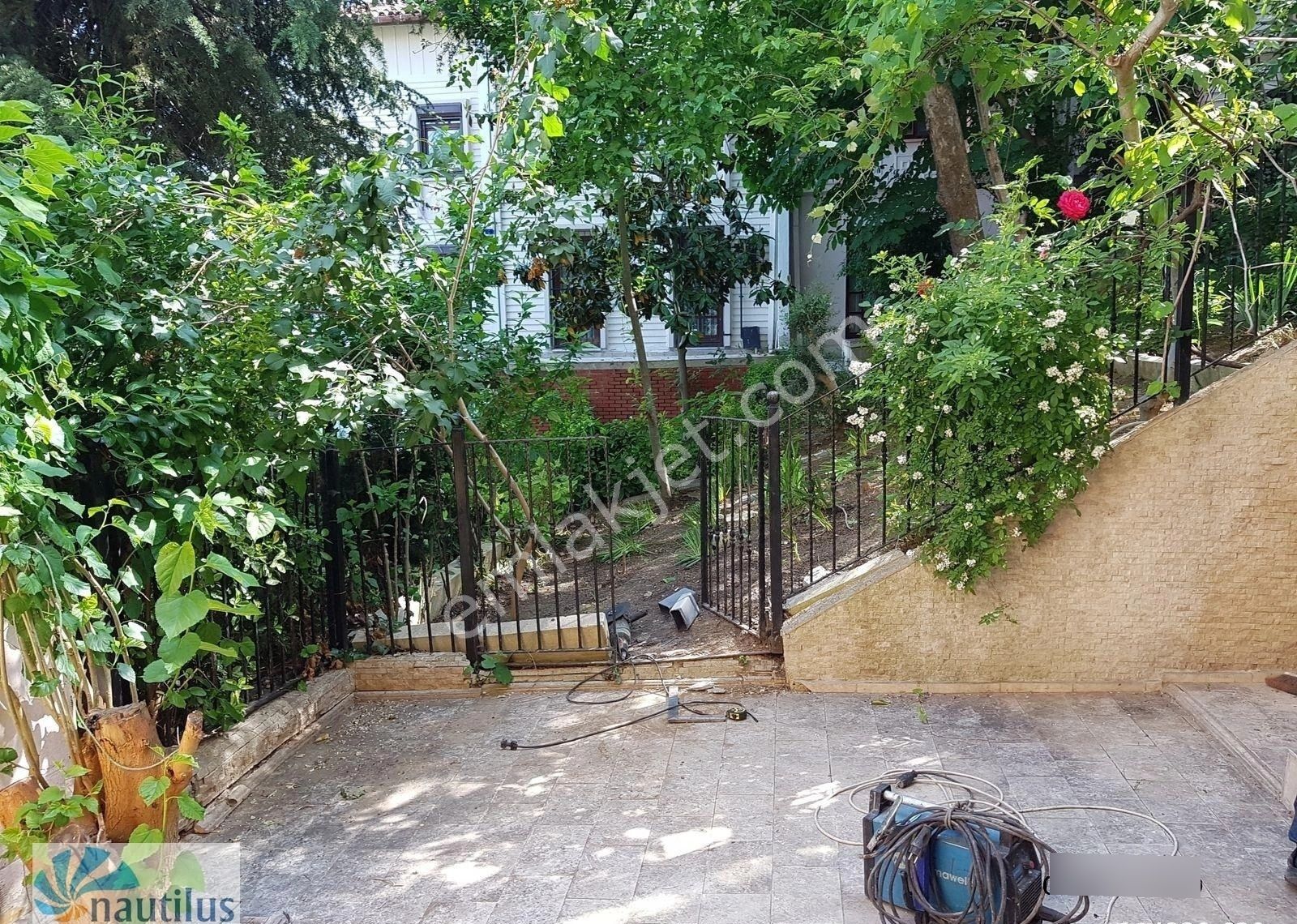 Bahçeşehir Badem Villa Tadilatlı 4+2 Satılık - Görsel 2