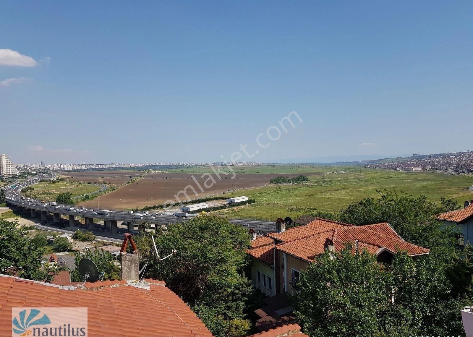 Bahçeşehir Badem Villa Tadilatlı 4+2 Satılık