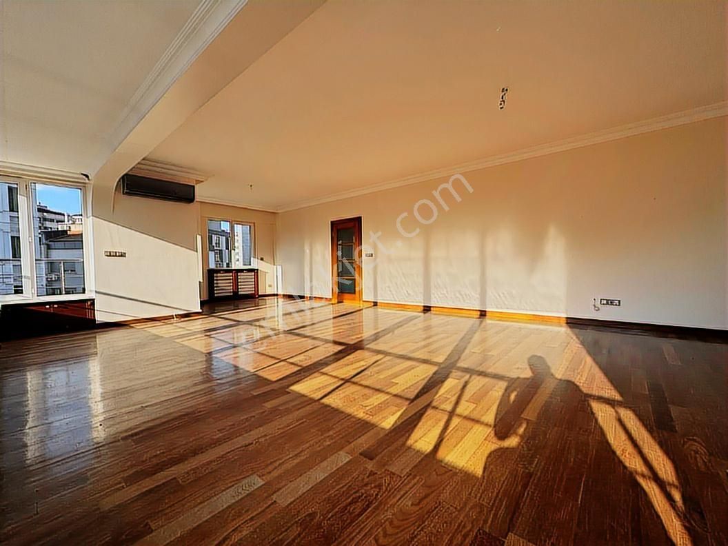 Suadiye'de 4+1 Katta Tek 250 M² Satılık Daire - Görsel 31