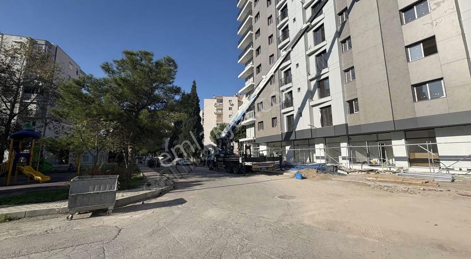 Bayraklı Manavkuyuda Manzaralı 3+1 Daire Kapalı Mutfak - Görsel 12