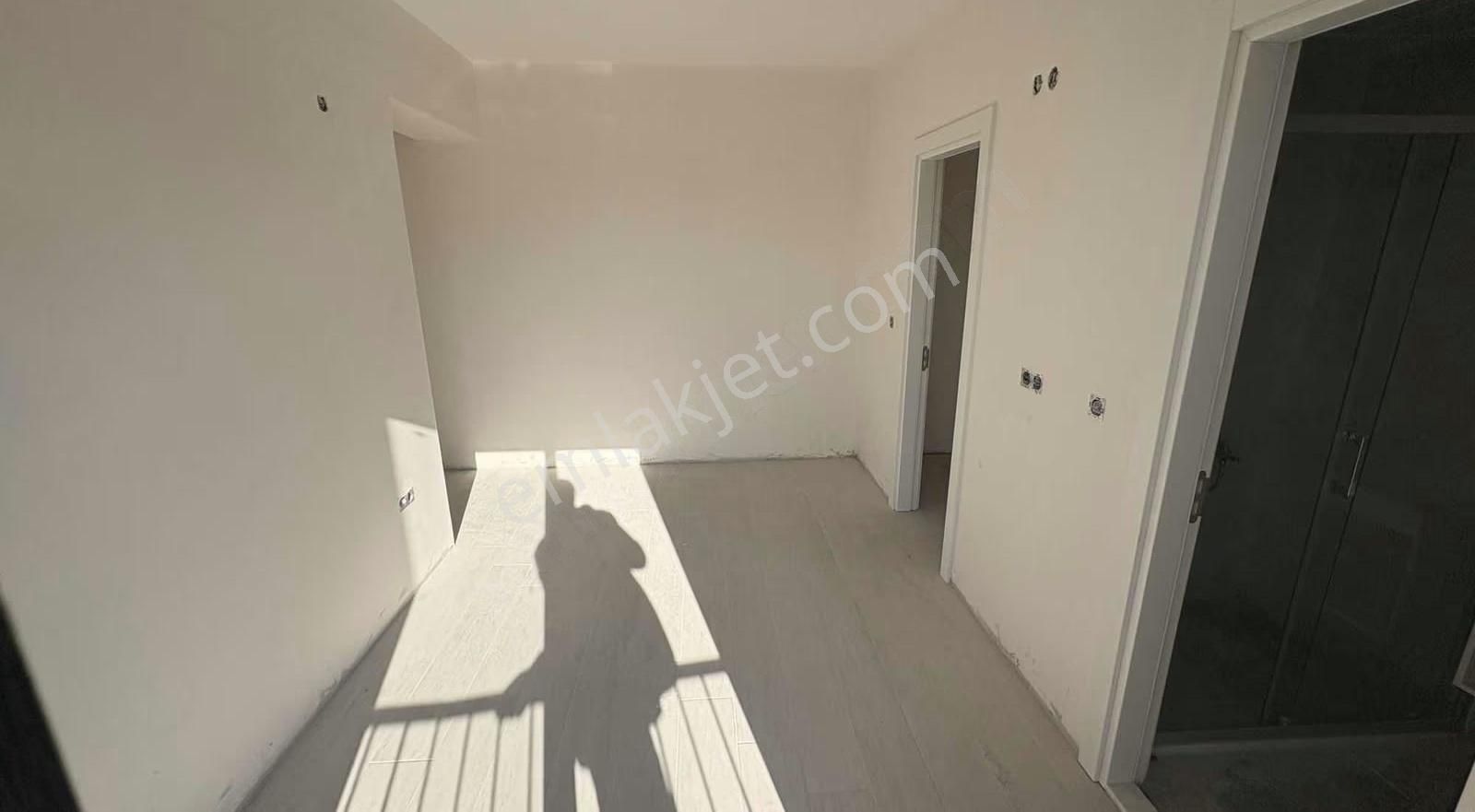 Bayraklı Manavkuyuda Manzaralı 3+1 Daire Kapalı Mutfak - Görsel 16